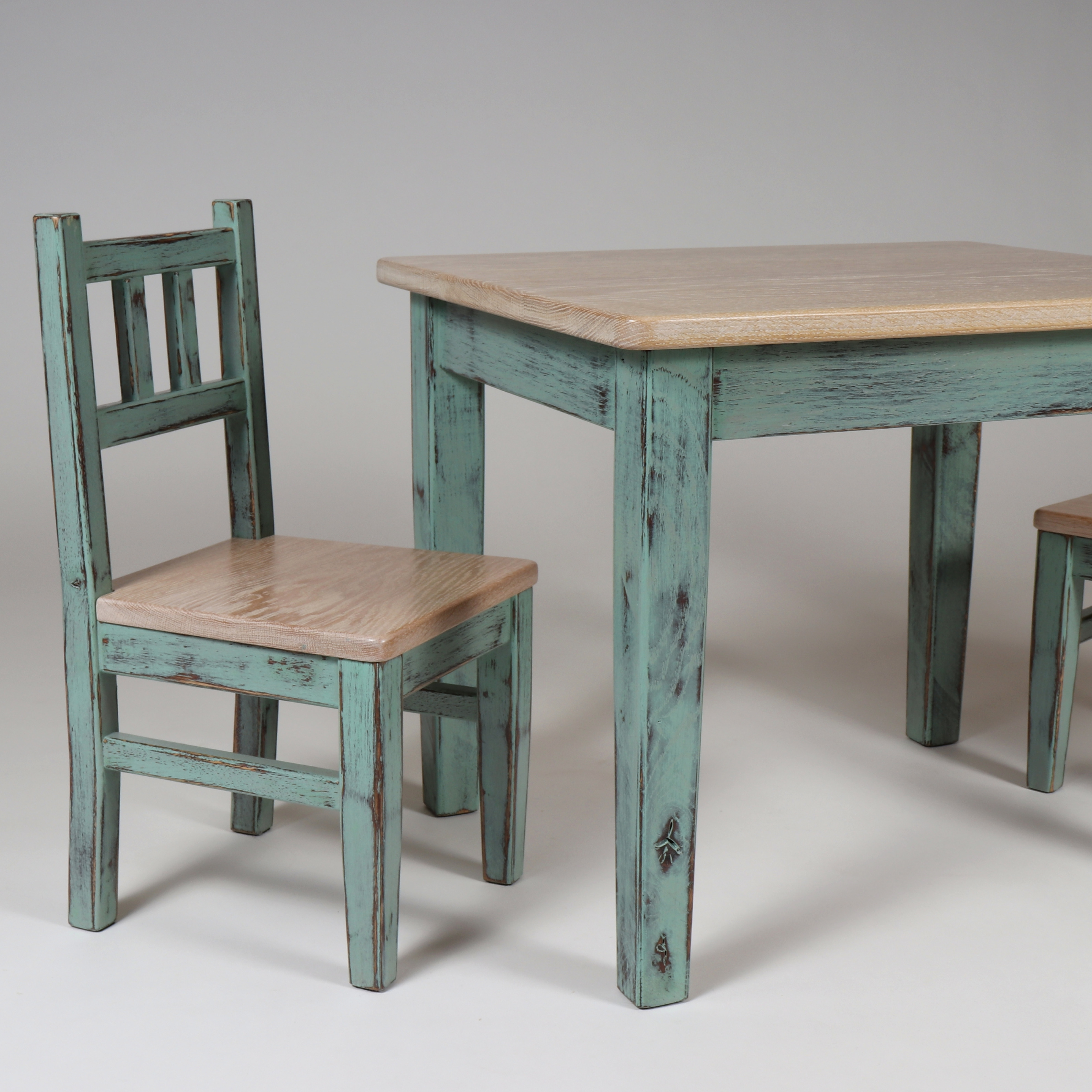 Kindertisch mit Stuhl shabby chic Stil Design Pastell grün weiß Vintage