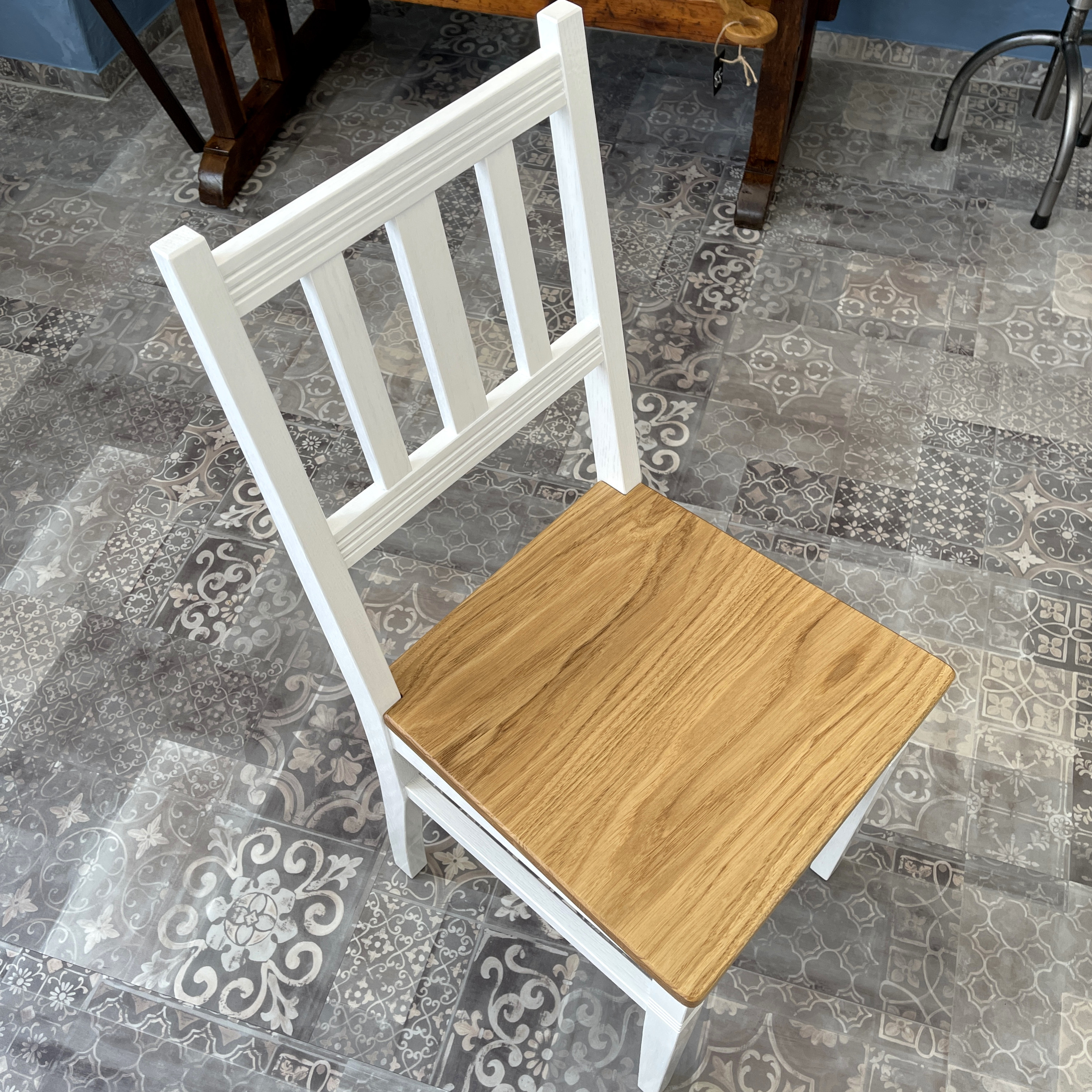 Stuhl weiß handgefertigt Design Küche Leipzig Eichenholz