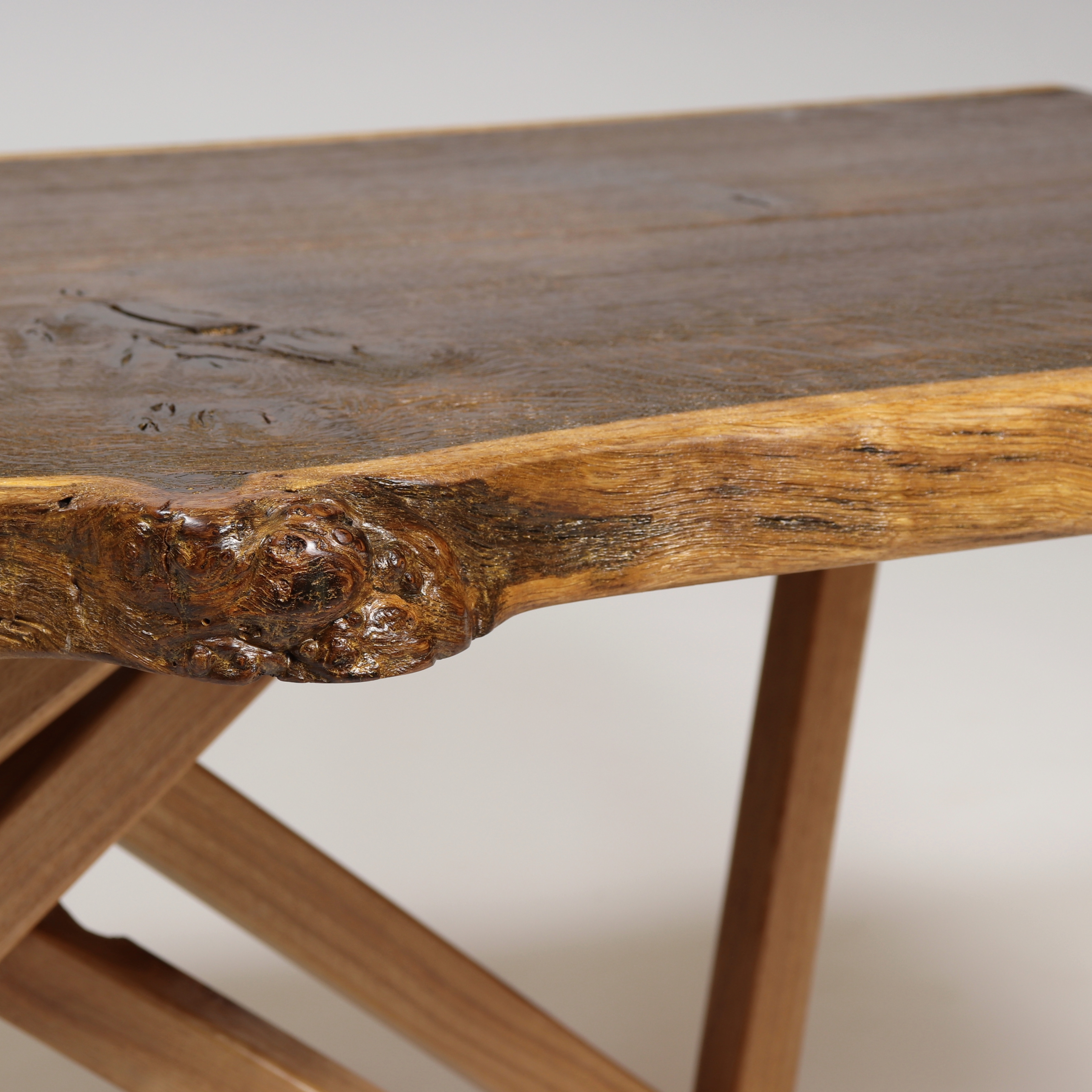 Couchtisch Wildeiche Holz dunkel rustikal Leipzig Design
