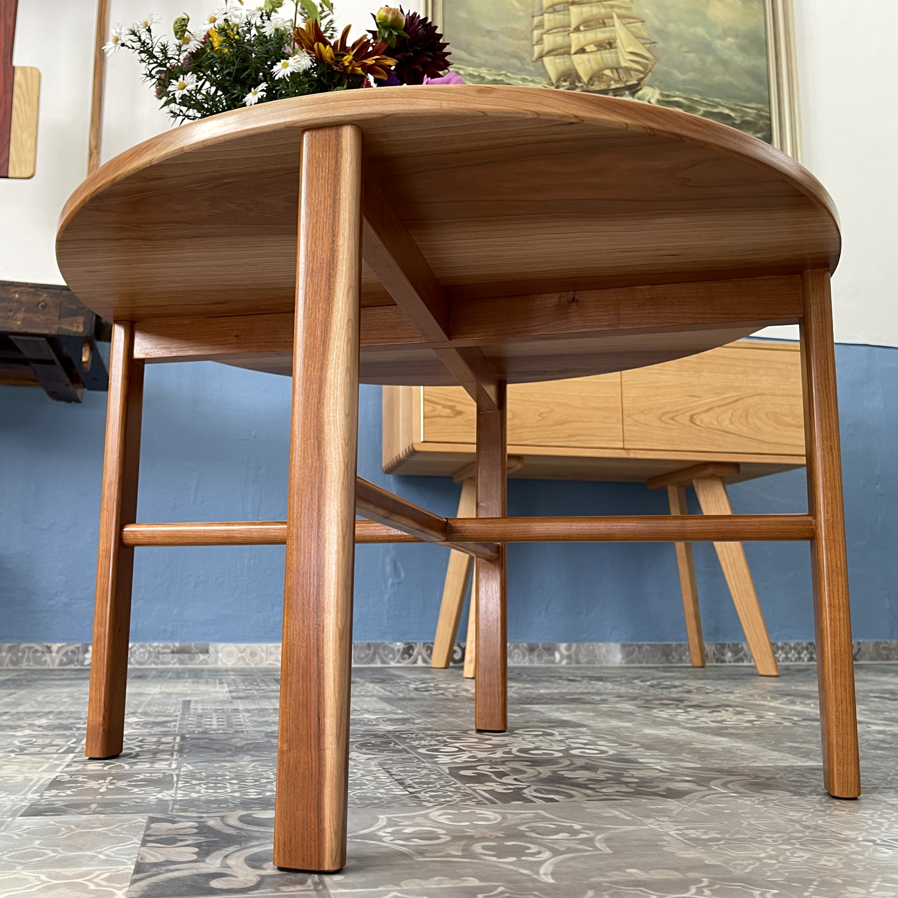 Couchtisch rund Massivholz Kirsche orange Designer Beine elegant Leipzig