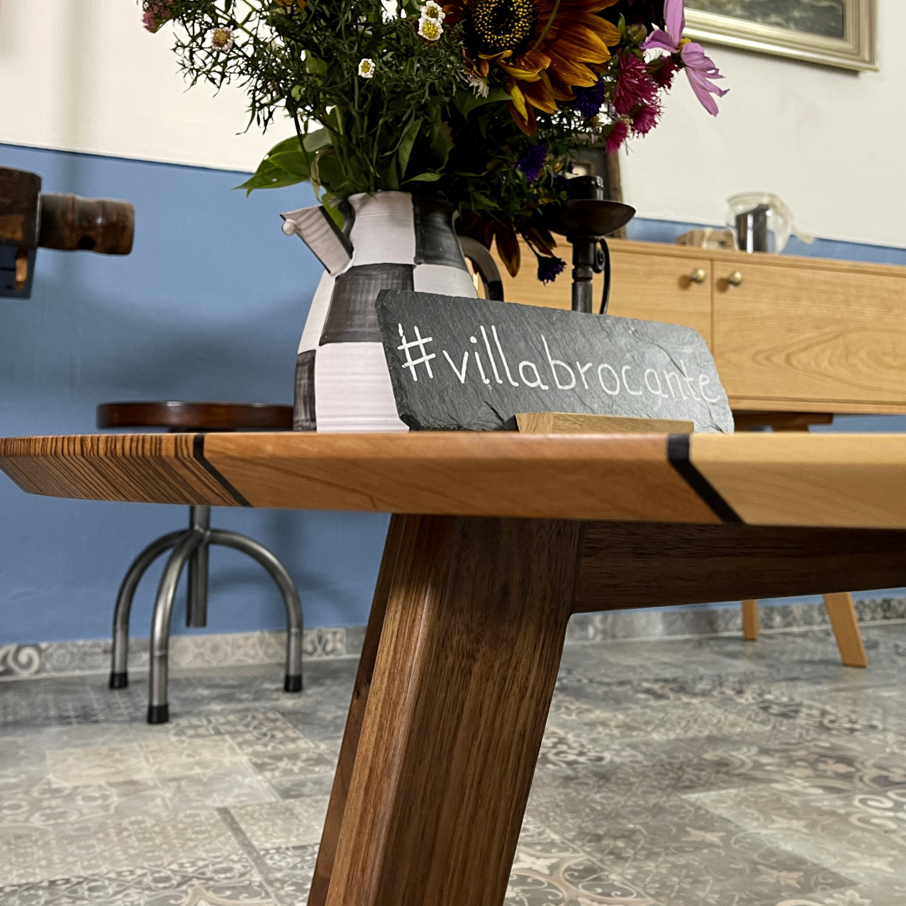Couchtisch Ellipse elegant Maßanfertigung schweizer Kante Kirschbaum Holz