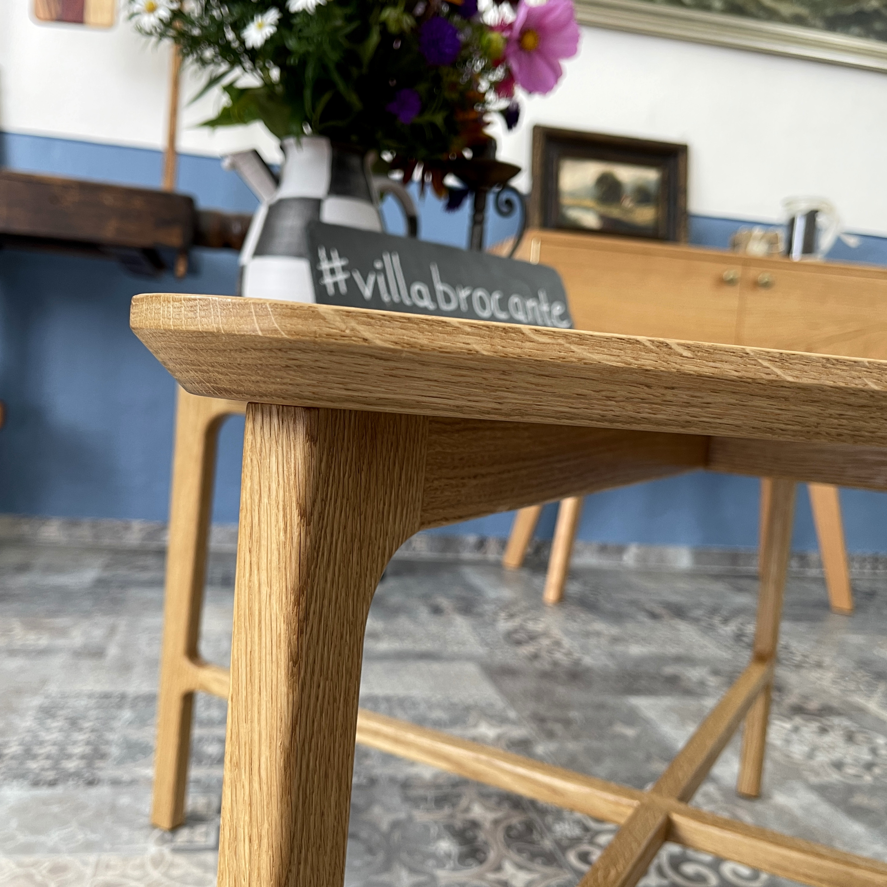 Couchtisch elegant Eiche schweizer Kante schwebend Holz Leipzig modern