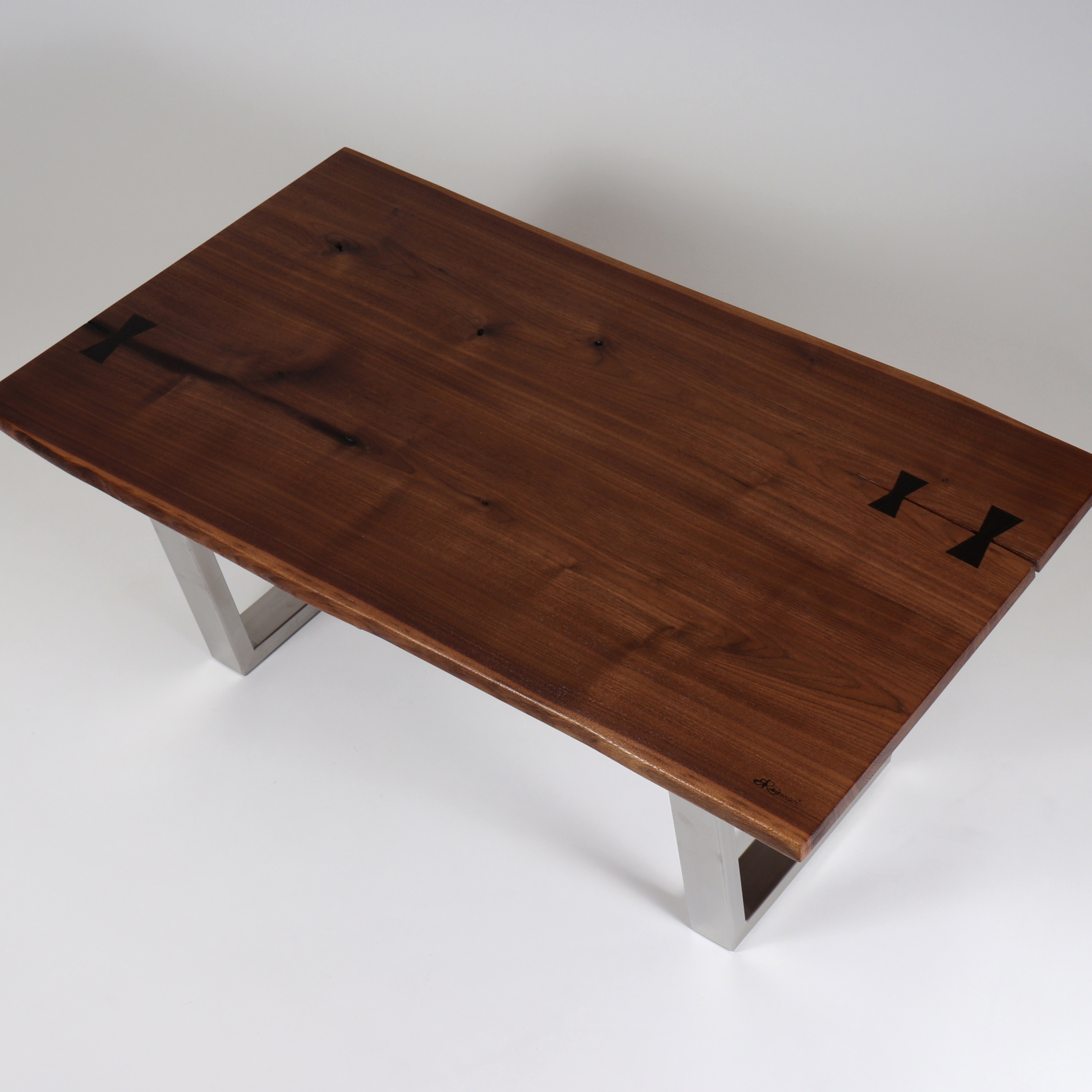 Couchtisch Edelstahlkufen Nussbaum Holz dunkelbraun Baumkante Leipzig