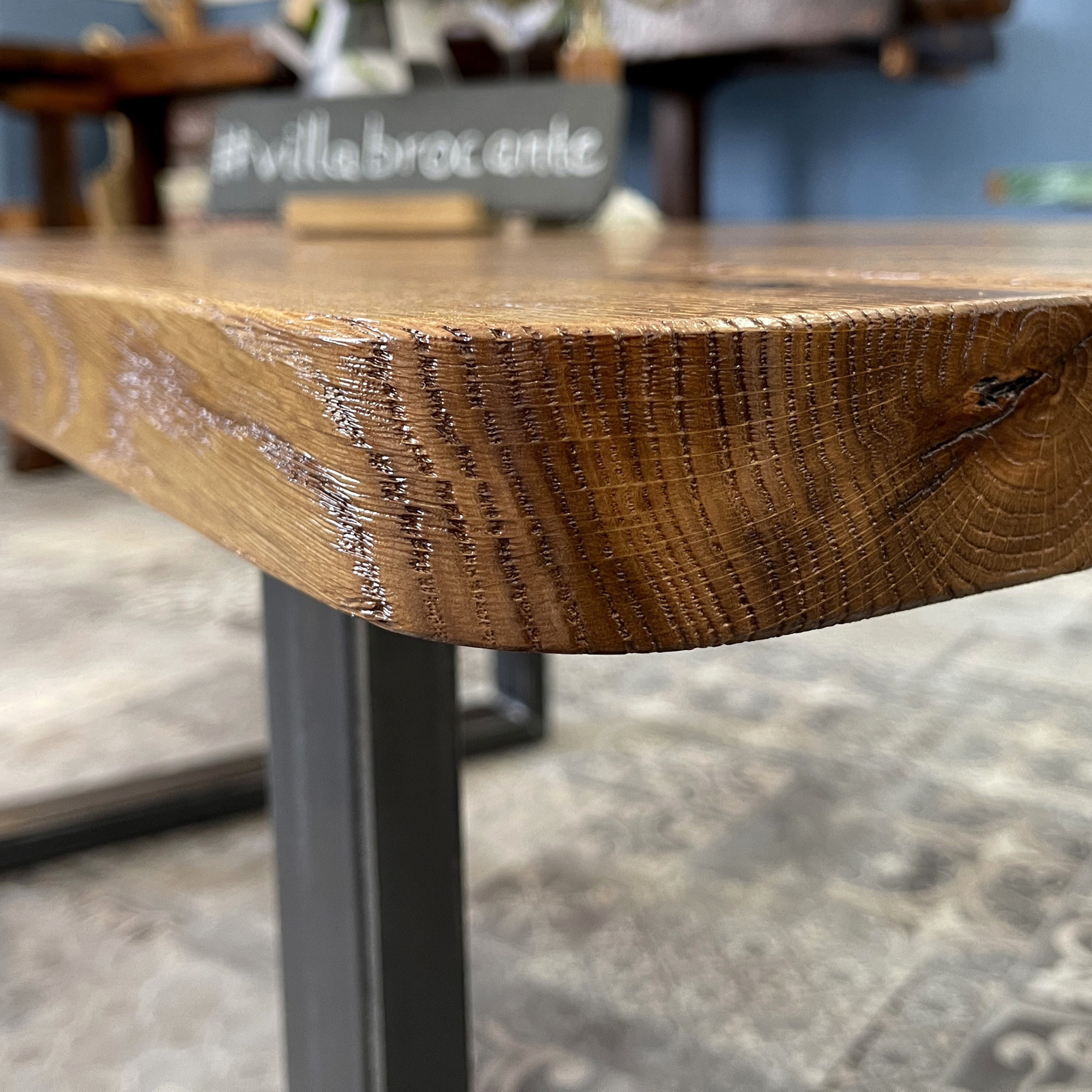 Couchtisch Eiche gebürstet gerundet Massivholz Stahlkufen Vintage Look
