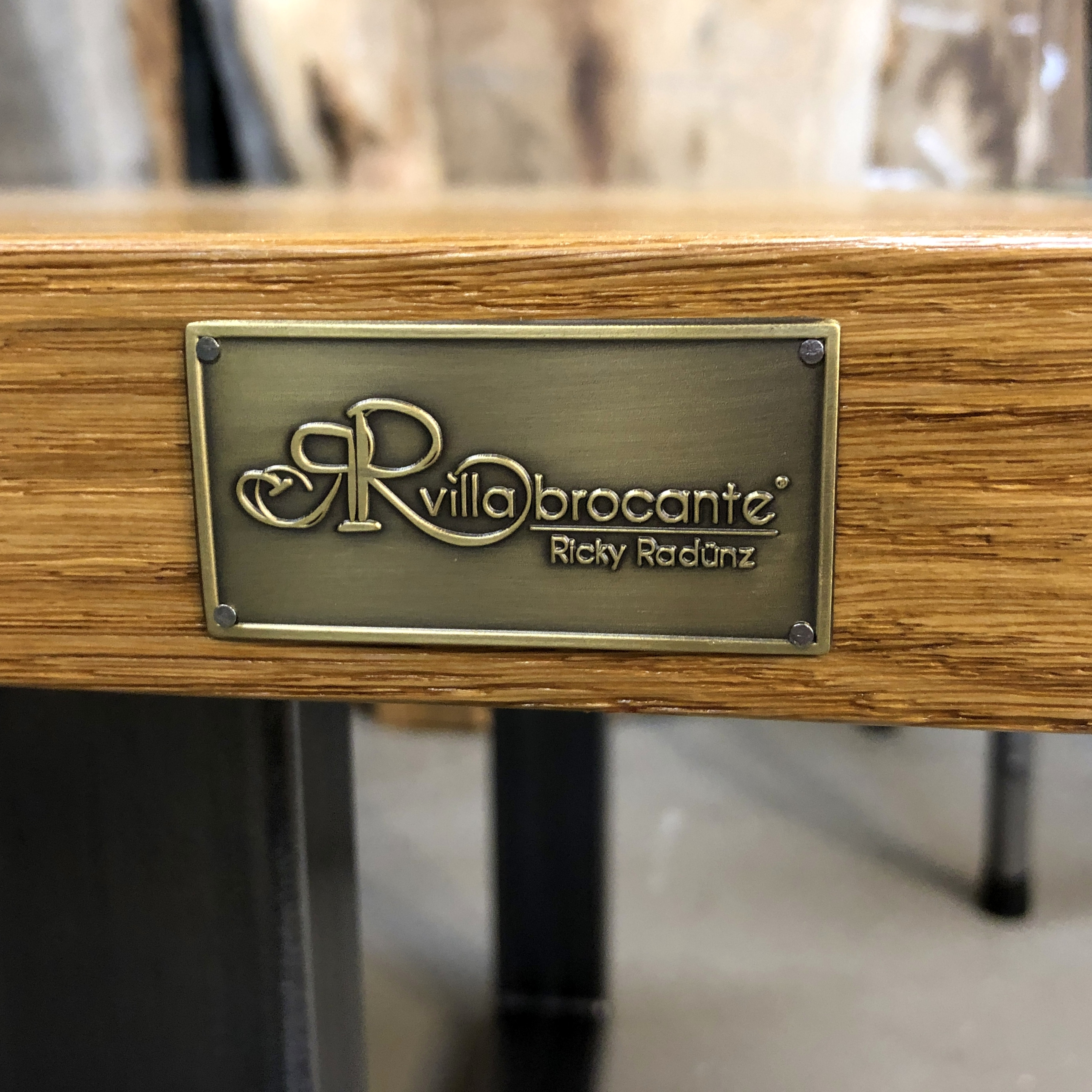 Couchtisch Leipzig Möbeldesign Eichenholz Stahlkufen Stil