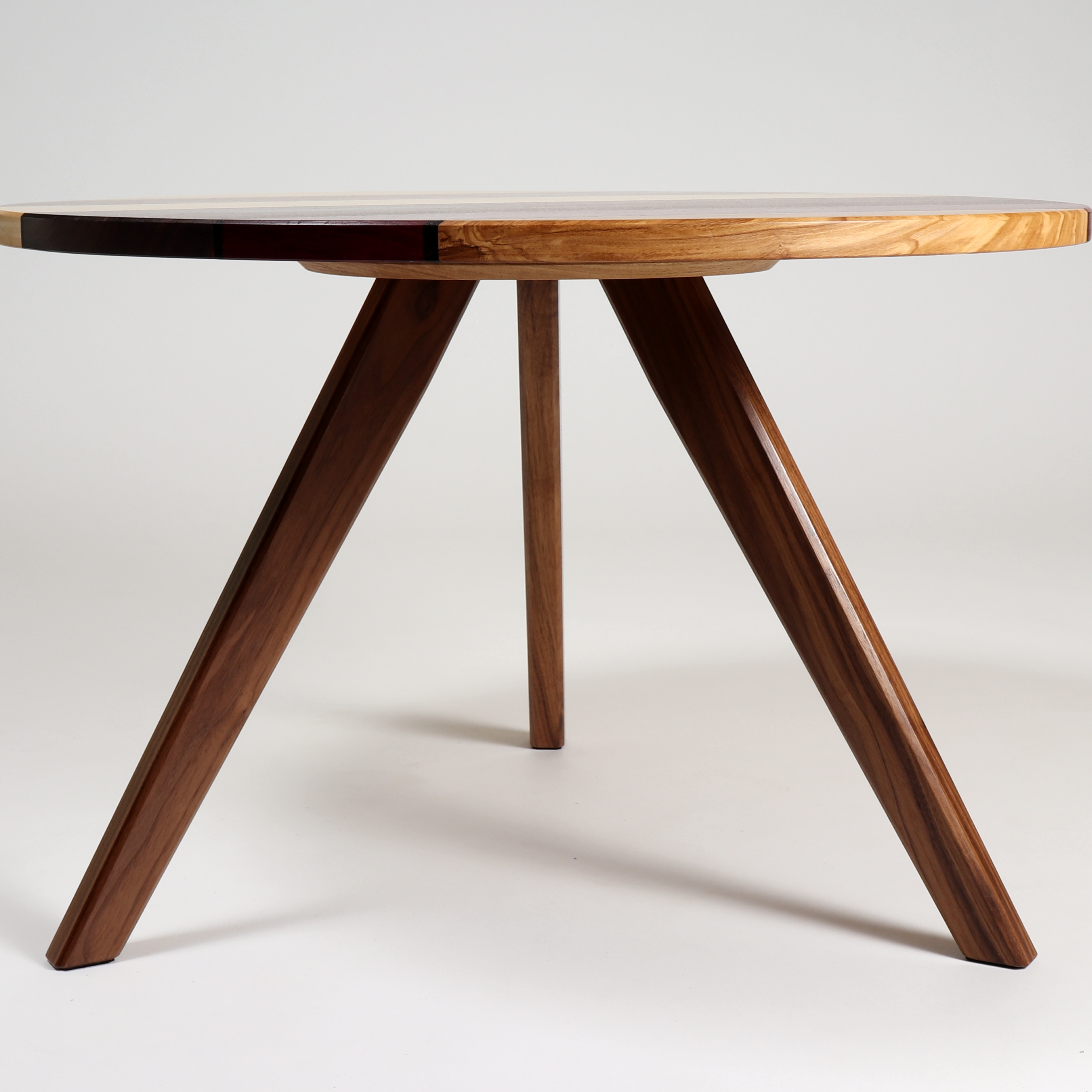 Couchtisch rund Holz Tripoddesign edel Möbel Handarbeit