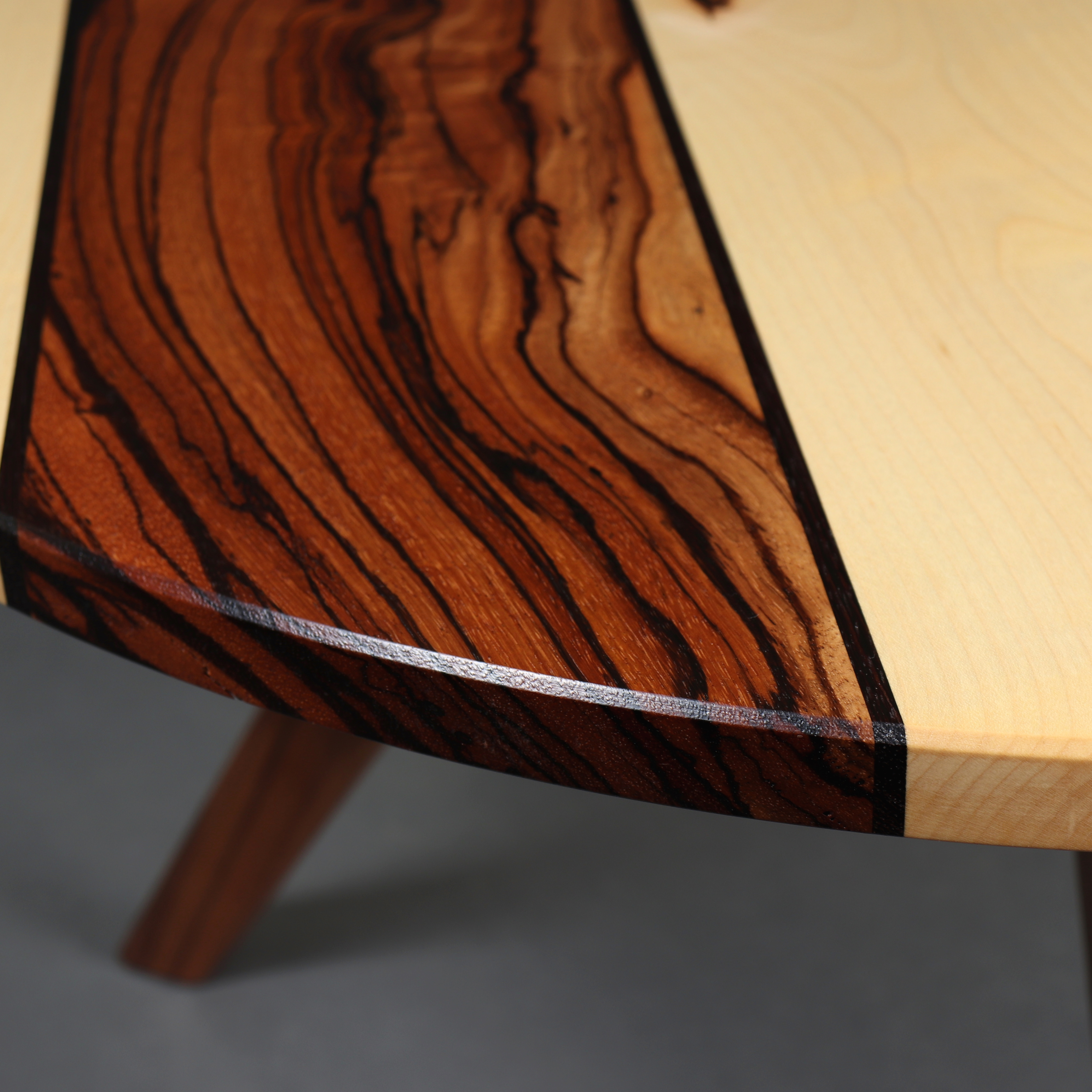 Couchtisch rund Massivholz bunt Zebrano Ahorn Stil