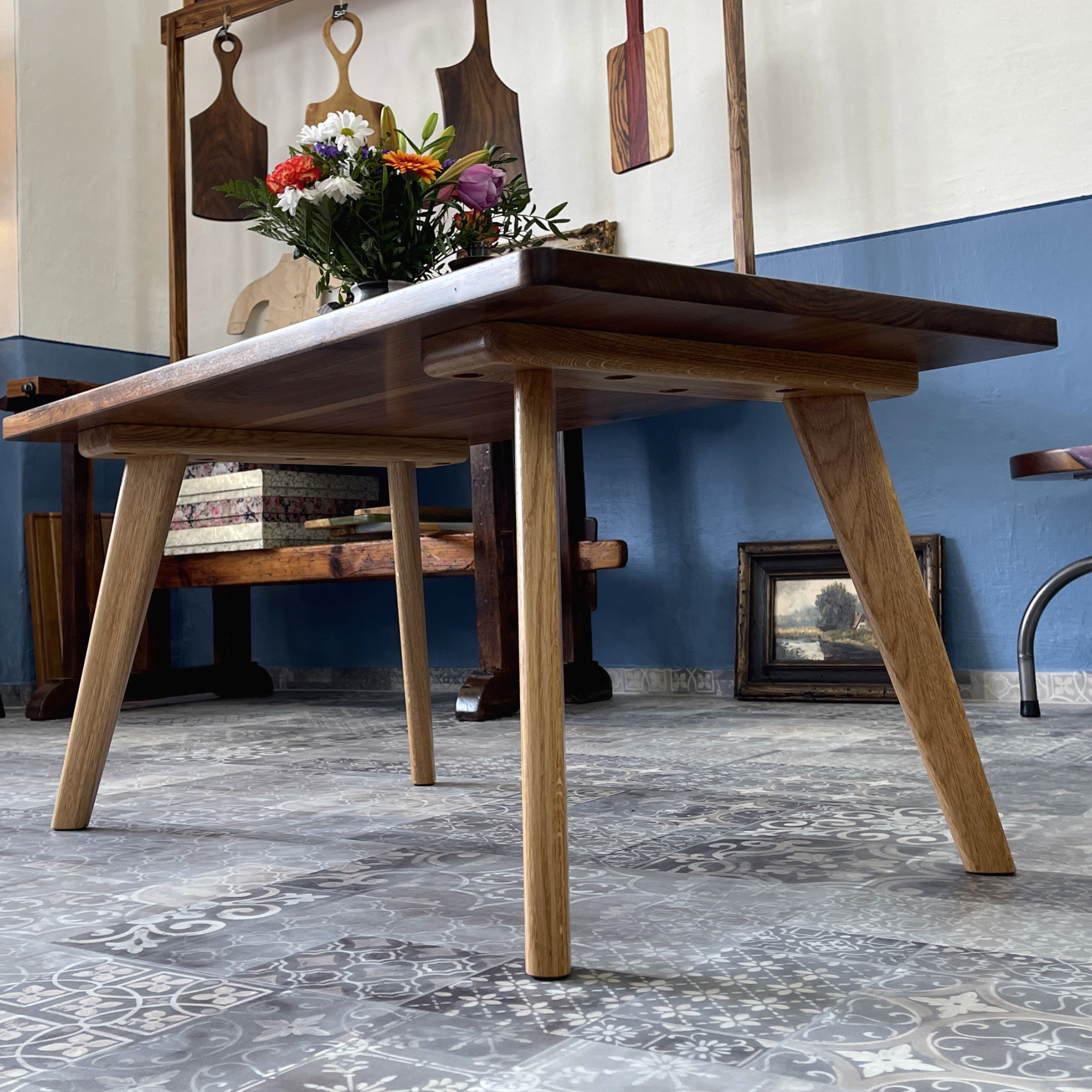 Couchtisch elegant Maßanfertigung Massivholz dunkel