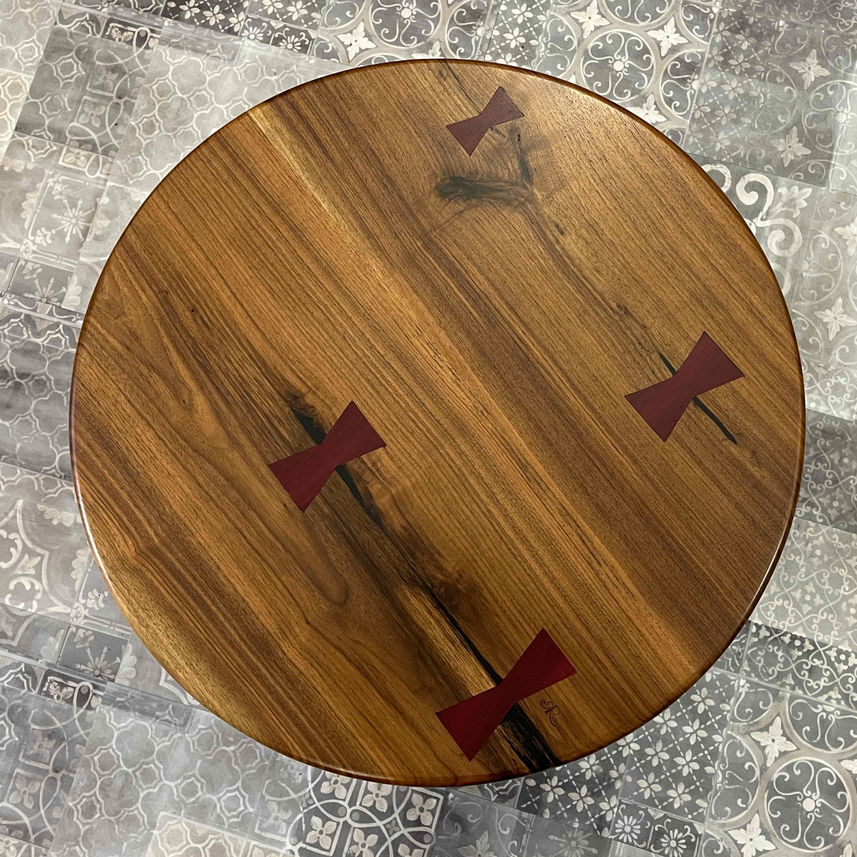 Couchtisch Nussbaum Amaranth Holz Inlays Epoxidharz schwarz Design