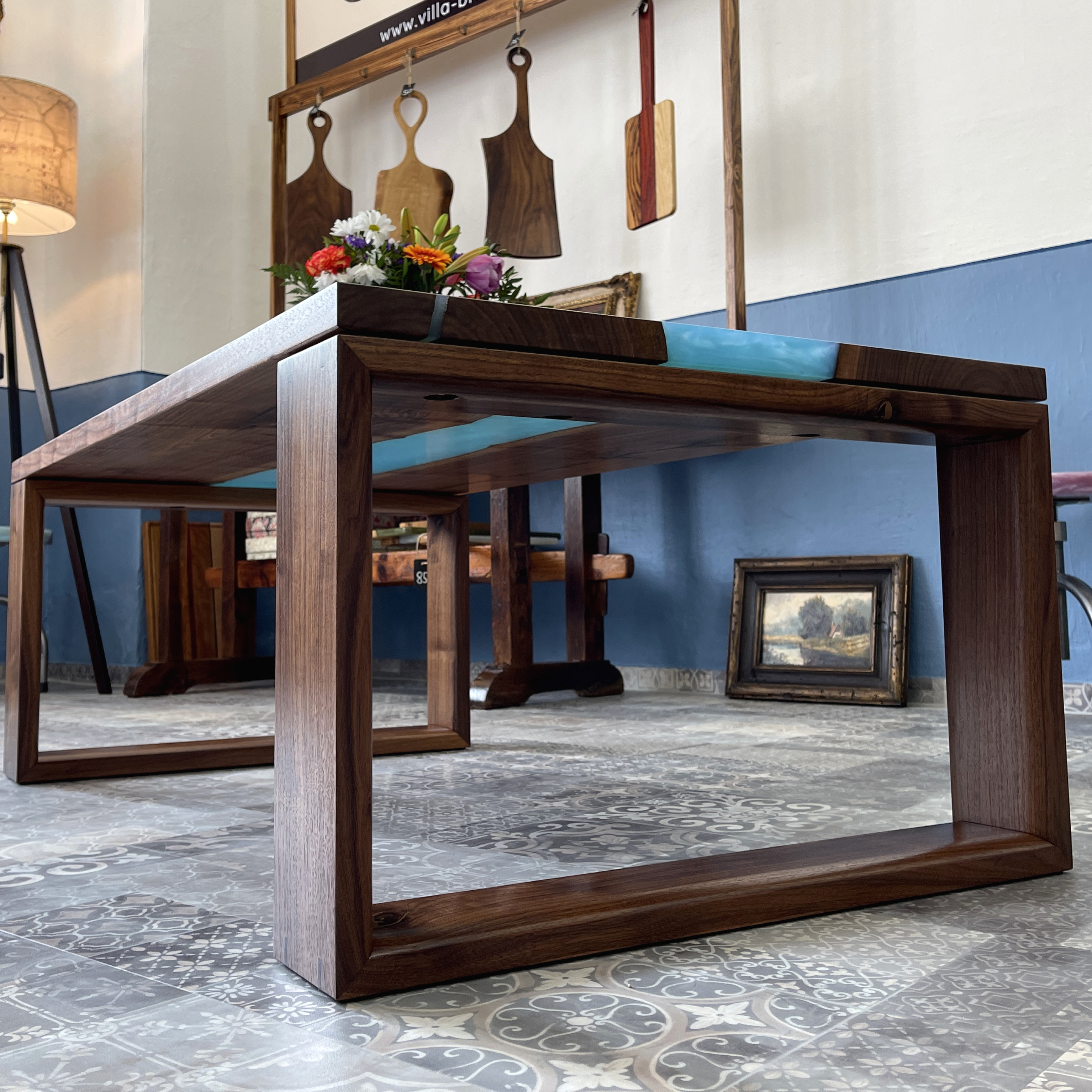 Couchtisch Epoxidharz Maßanfertigung Massivholz blau