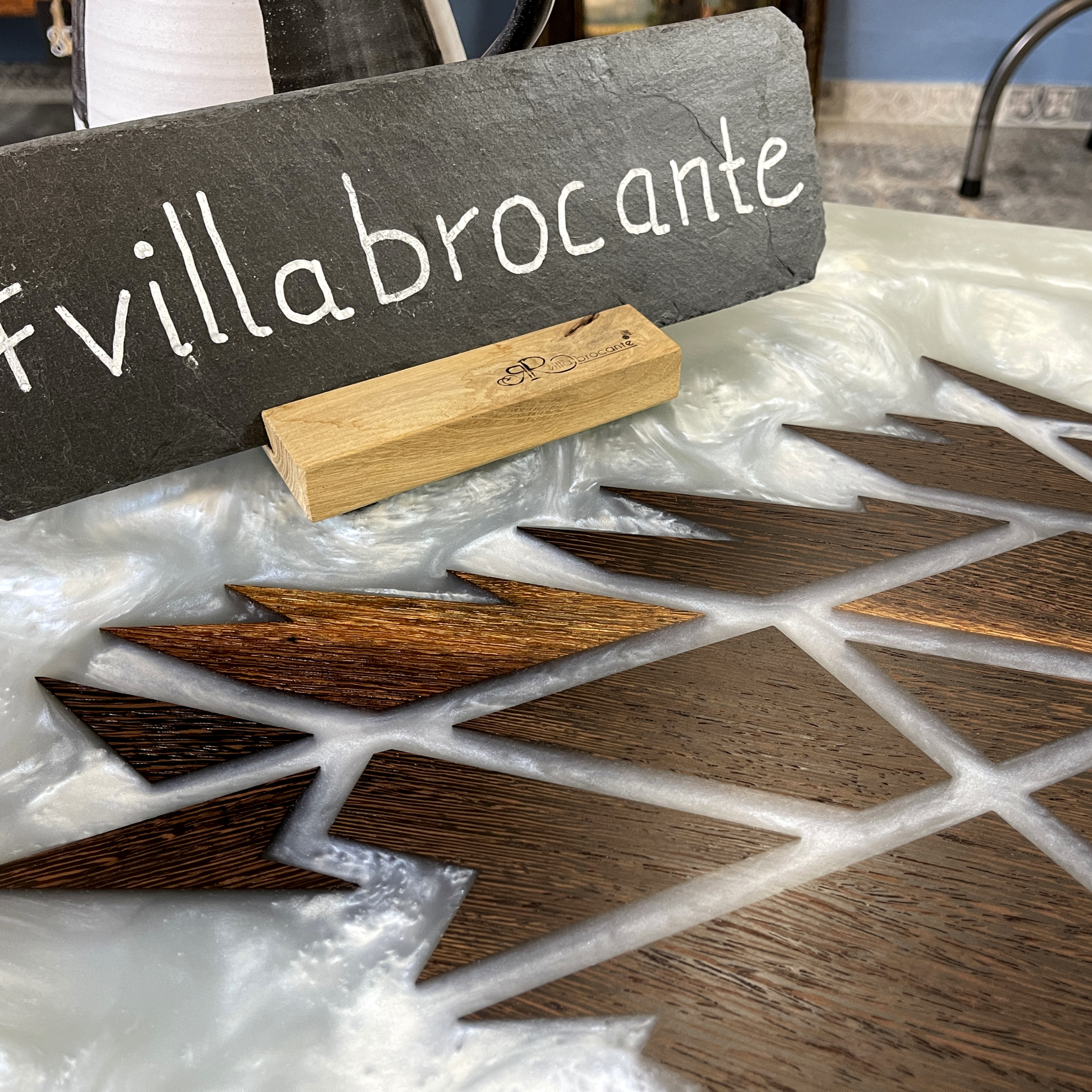 Couchtisch Epoxidharz schwarz weiss Holz villa brocante