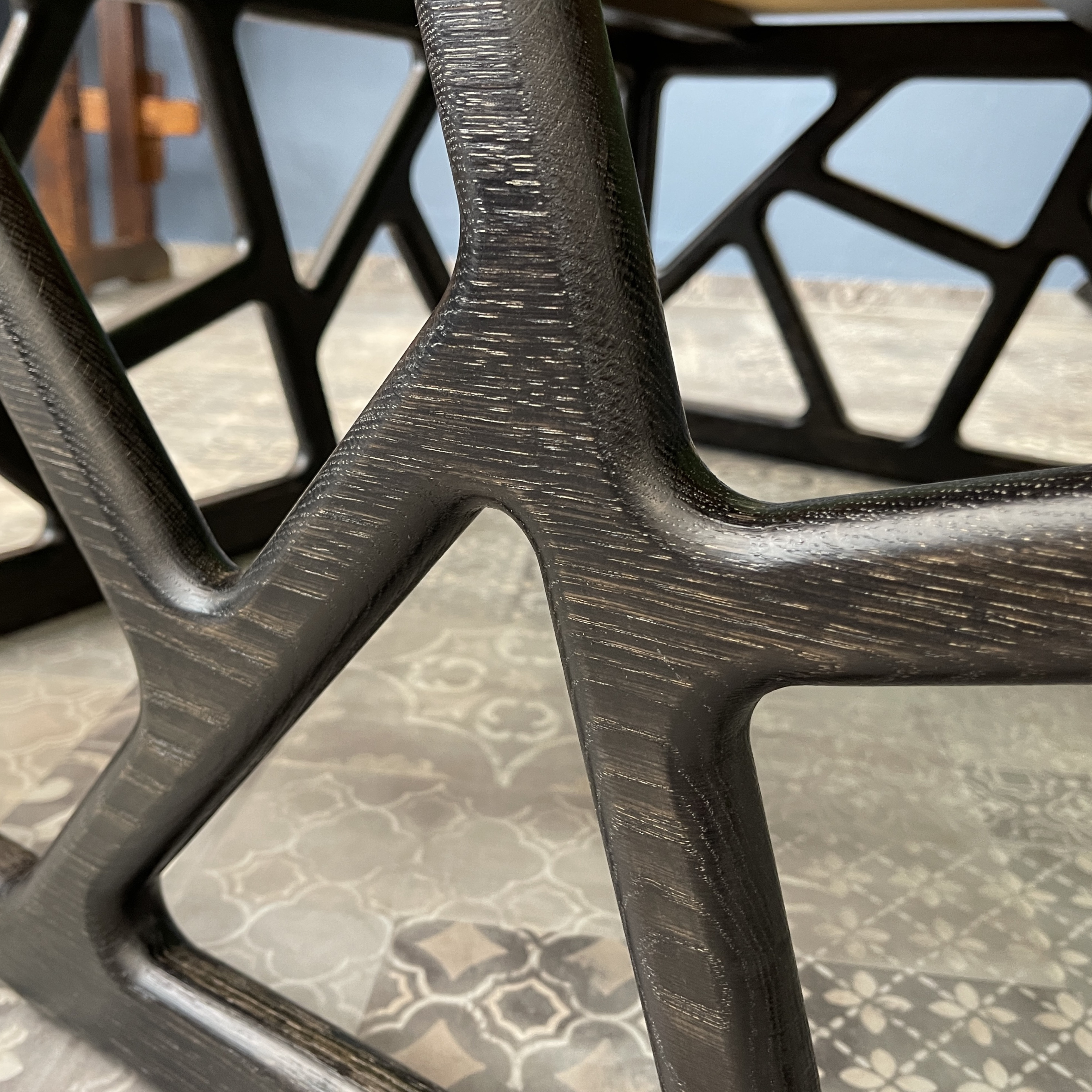 Couchtisch Eiche schwarz Ebenholz Streben abstrakt Design
