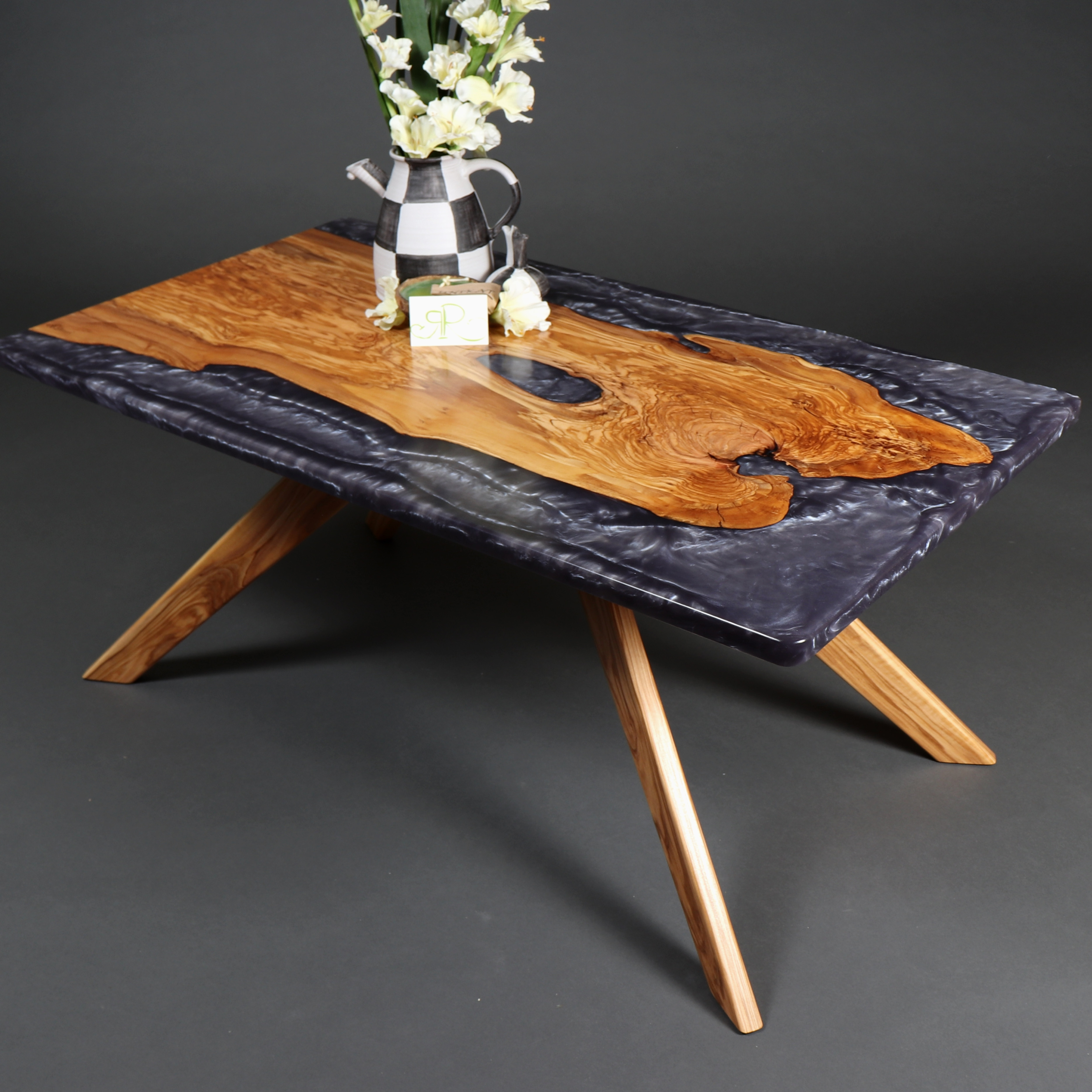 Couchtisch Olivenholz rustikal Epoxidharz Kunst Design