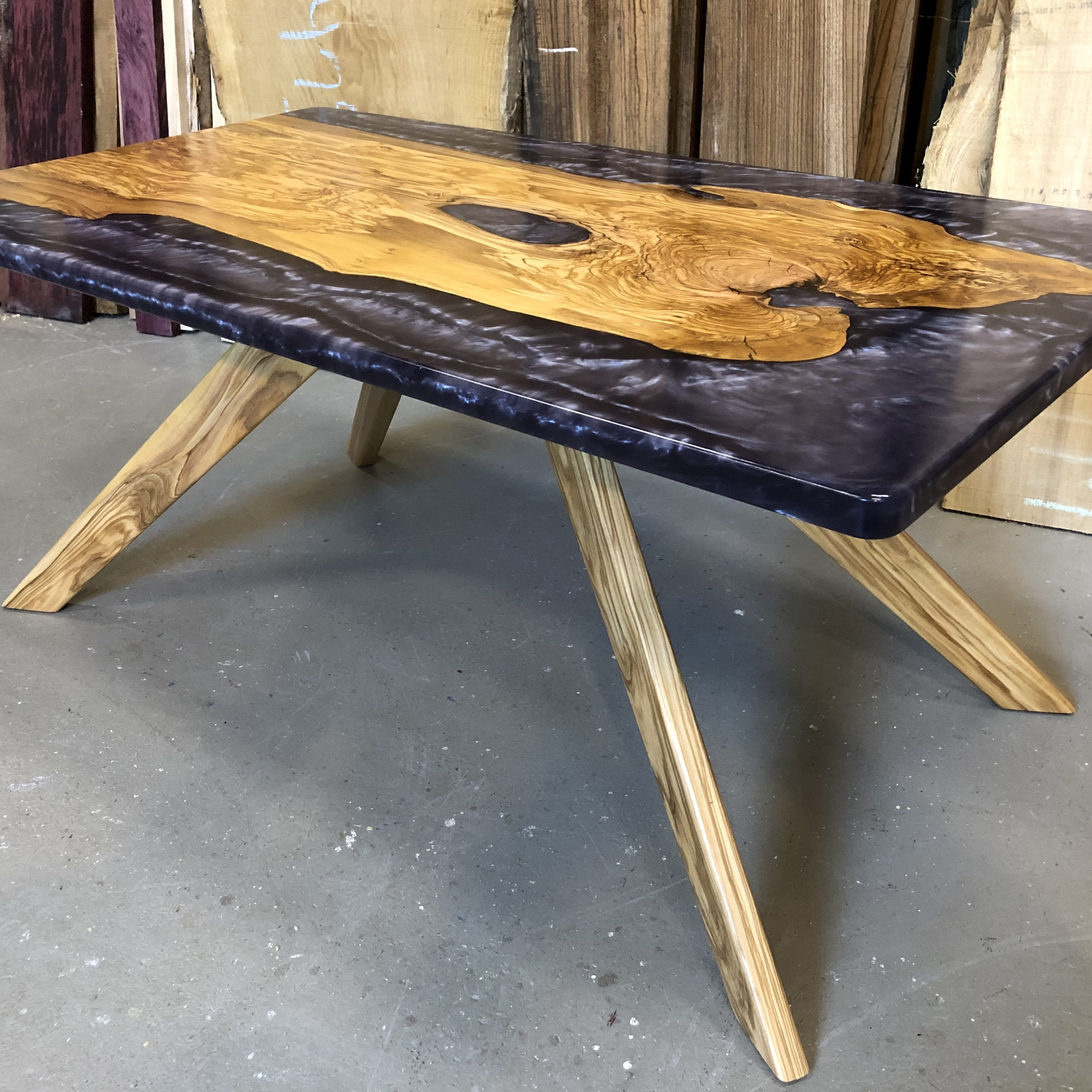 Couchtisch Unikat Charakter rustikal Holz Epoxidharz
