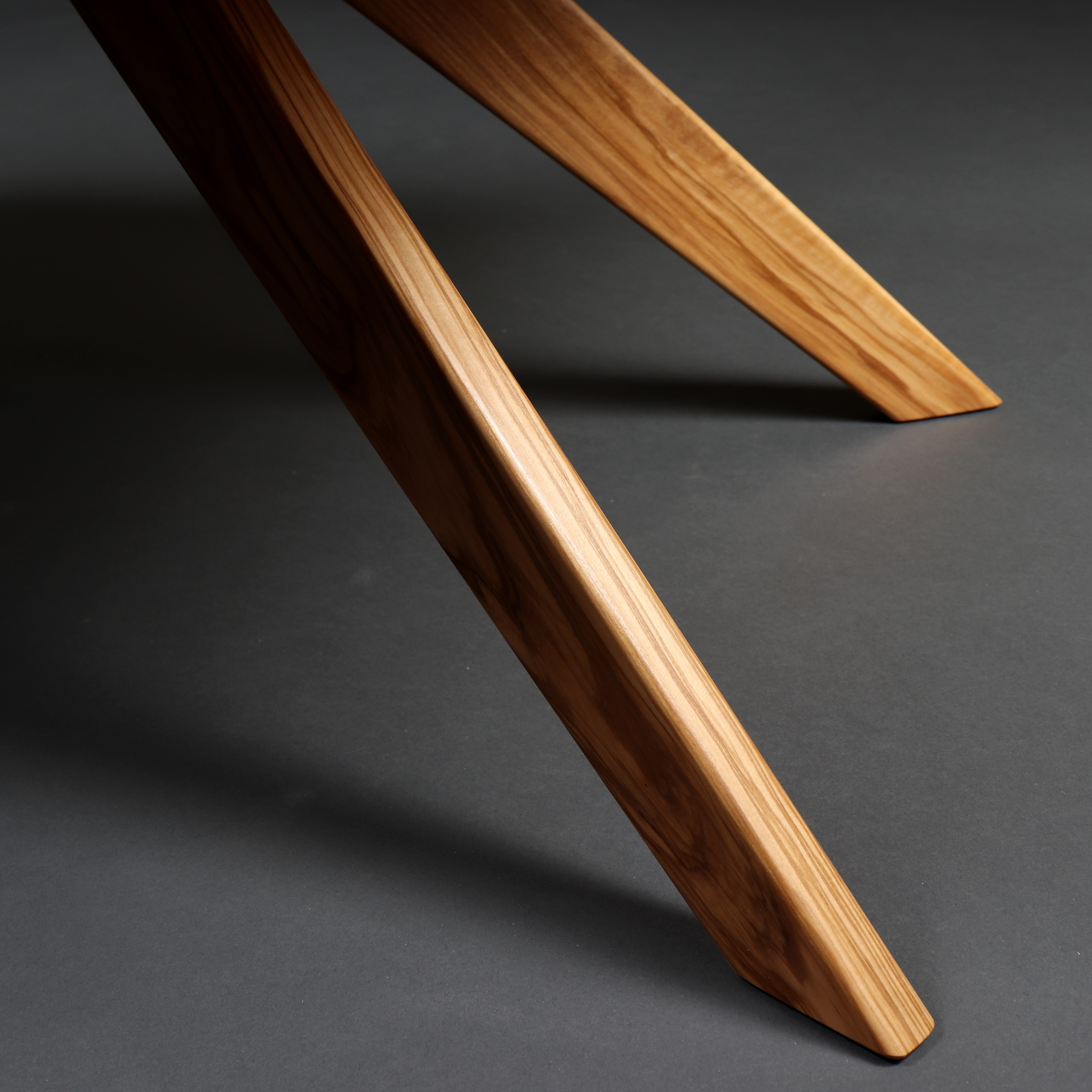 Couchtisch Spiderbeine Kunst Olivenholz Design