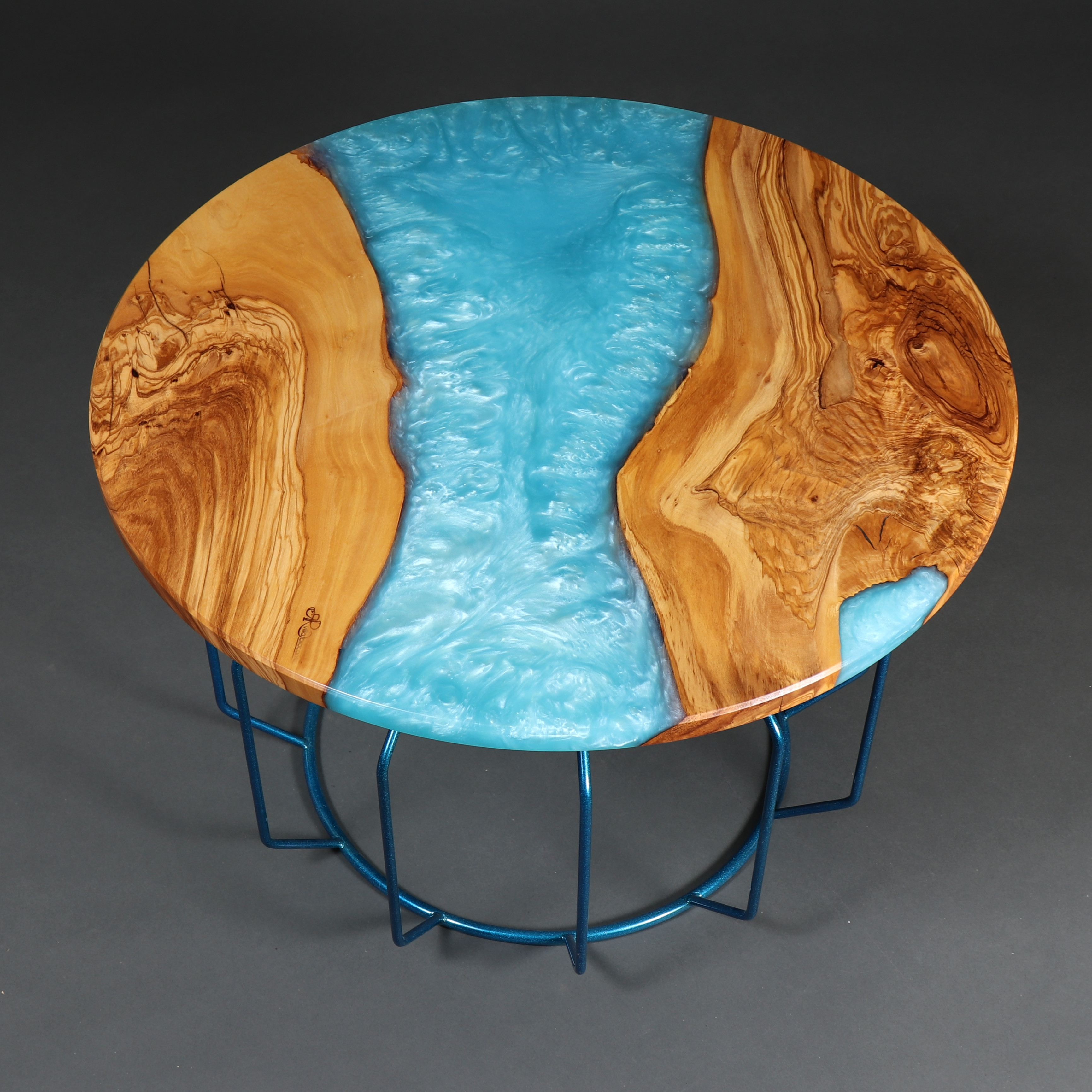 Couchtisch Design Loft Epoxidharz rund hellblau Olivenholz