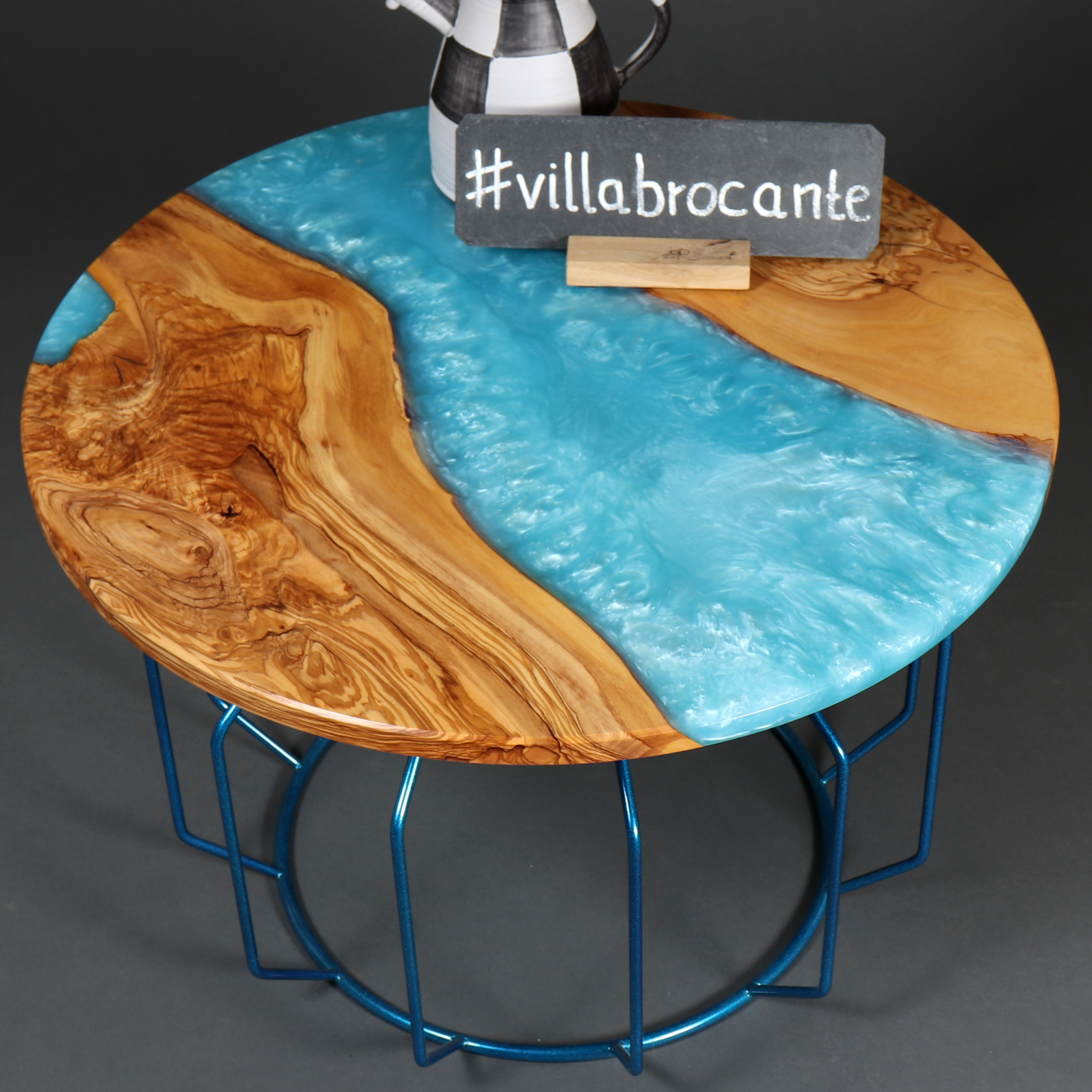 Couchtisch Olivenholz Epoxidharz hellblau Stahl rund