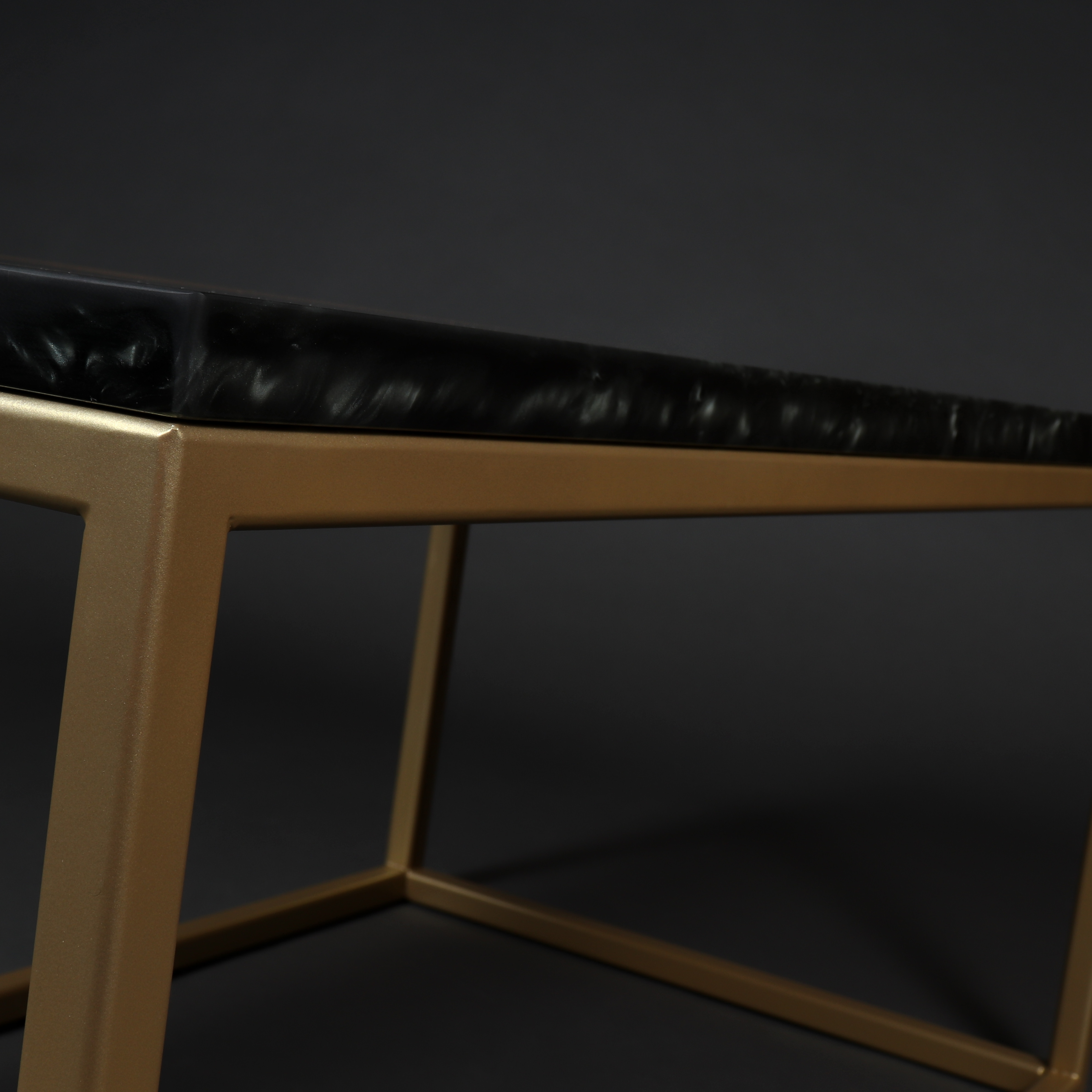 Couchtisch modern Olive Massivholz Epoxidharz gold Design
