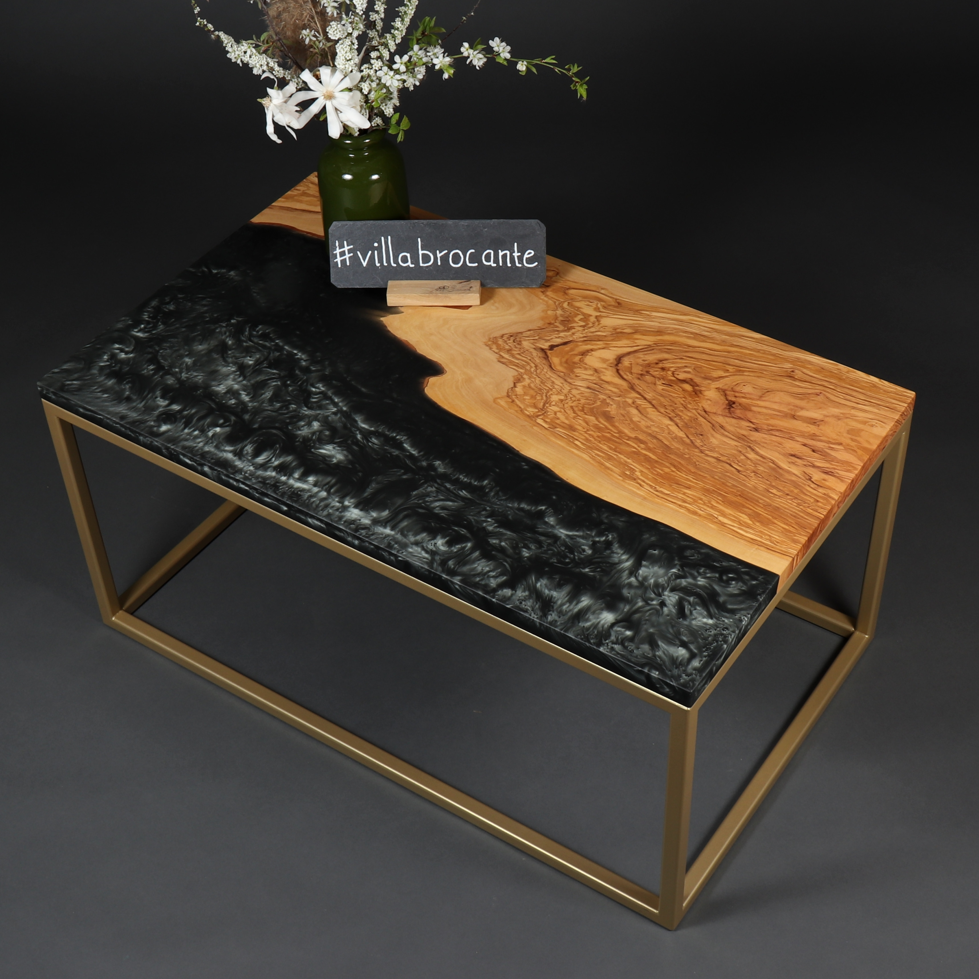 Couchtisch Olive Massivholz Epoxidharz Modern gold Stahl