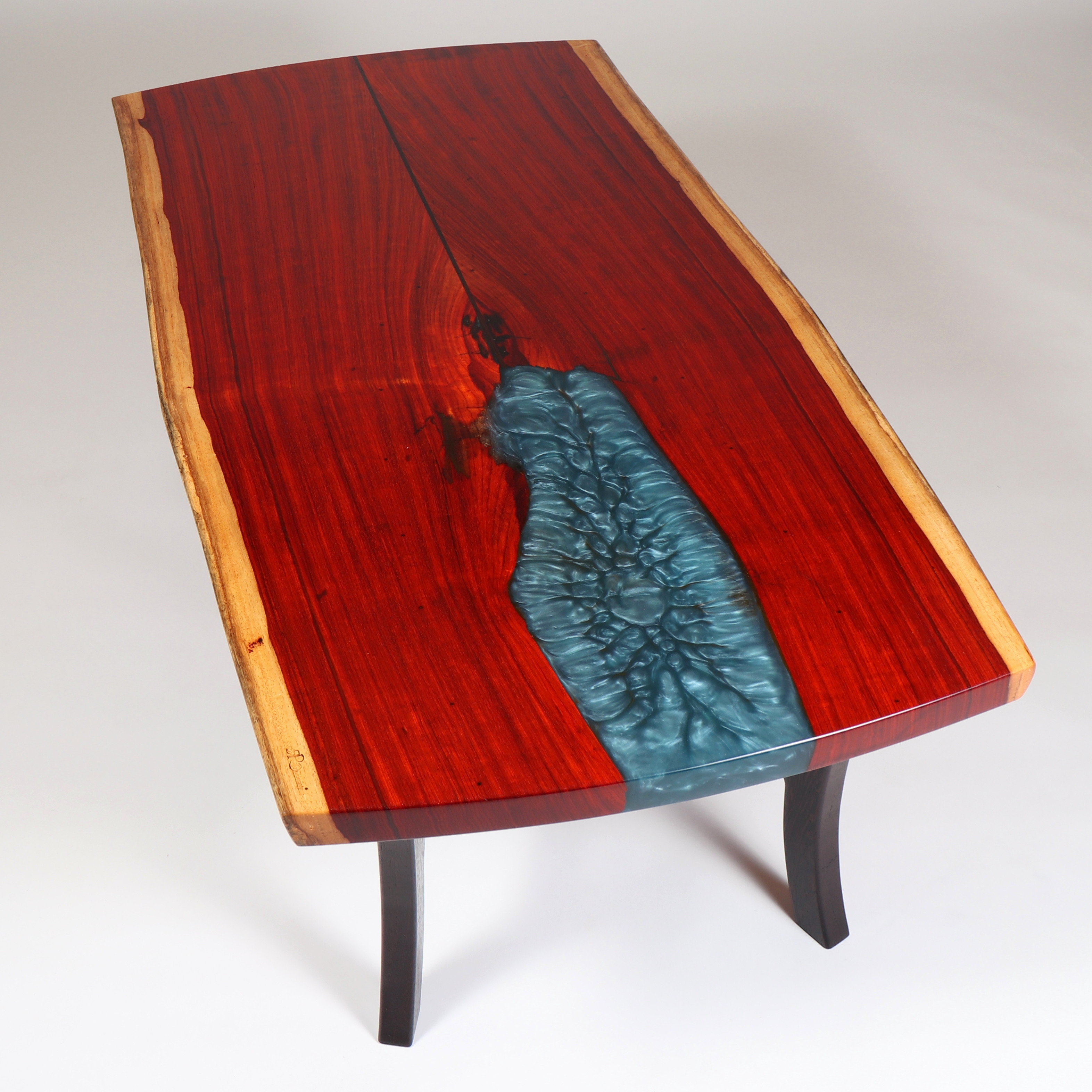 Couchtisch villa brocante rot blau Epoxidharz