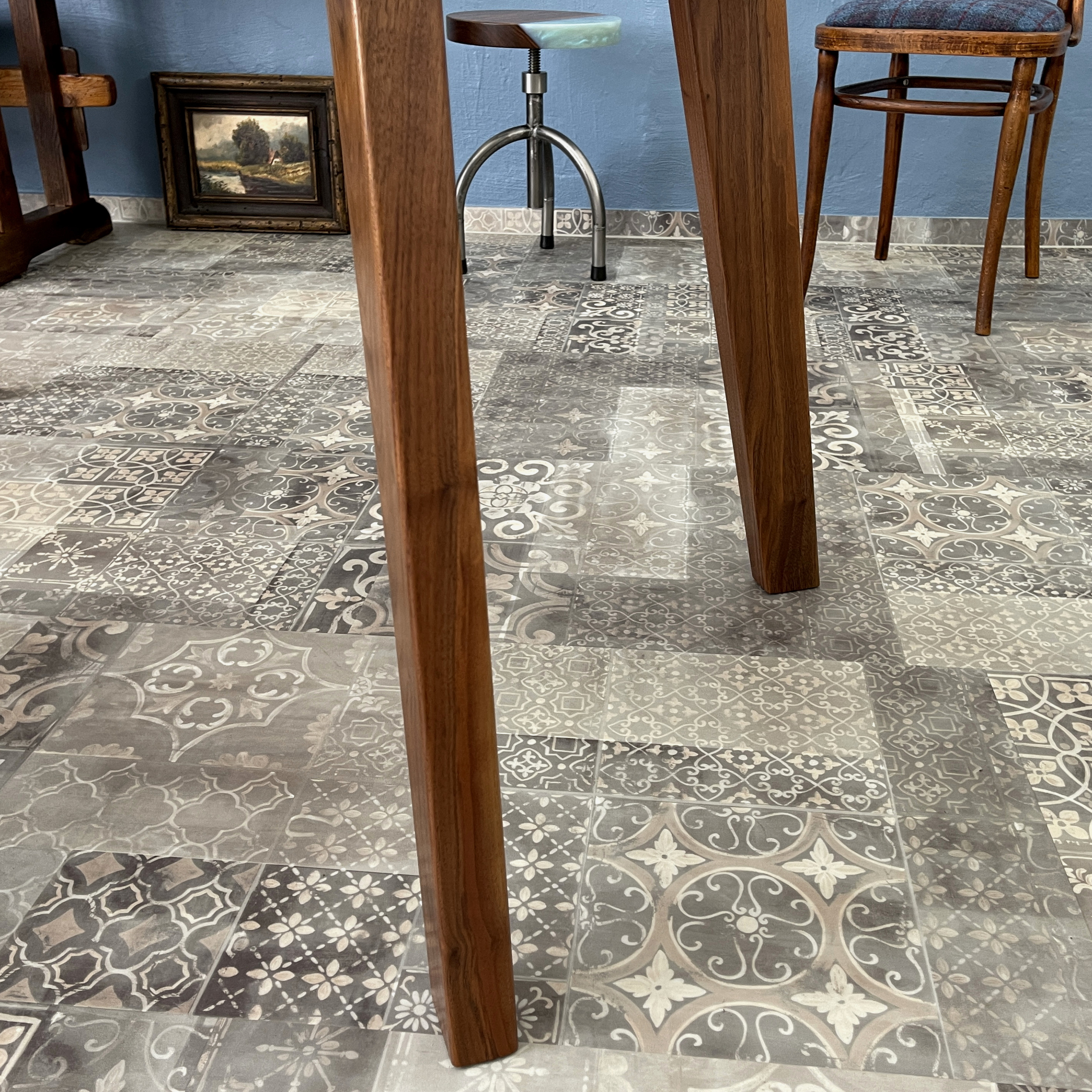 Esstisch Epoxidharz modern dunkelbraun Nussbaum Holz Bauhaus Loft