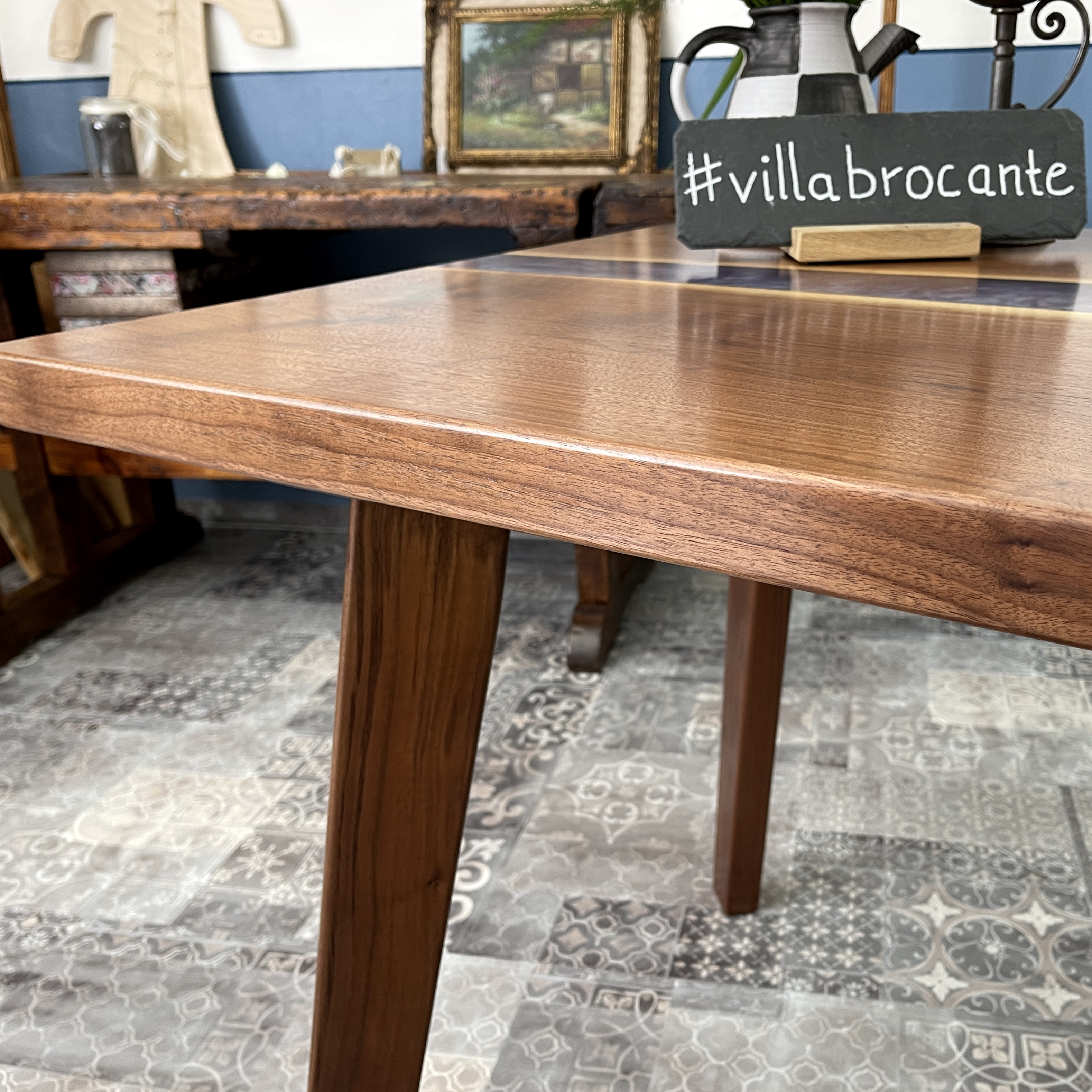 Esstisch Nussbaum Holz Epoxidharz river table extravagant