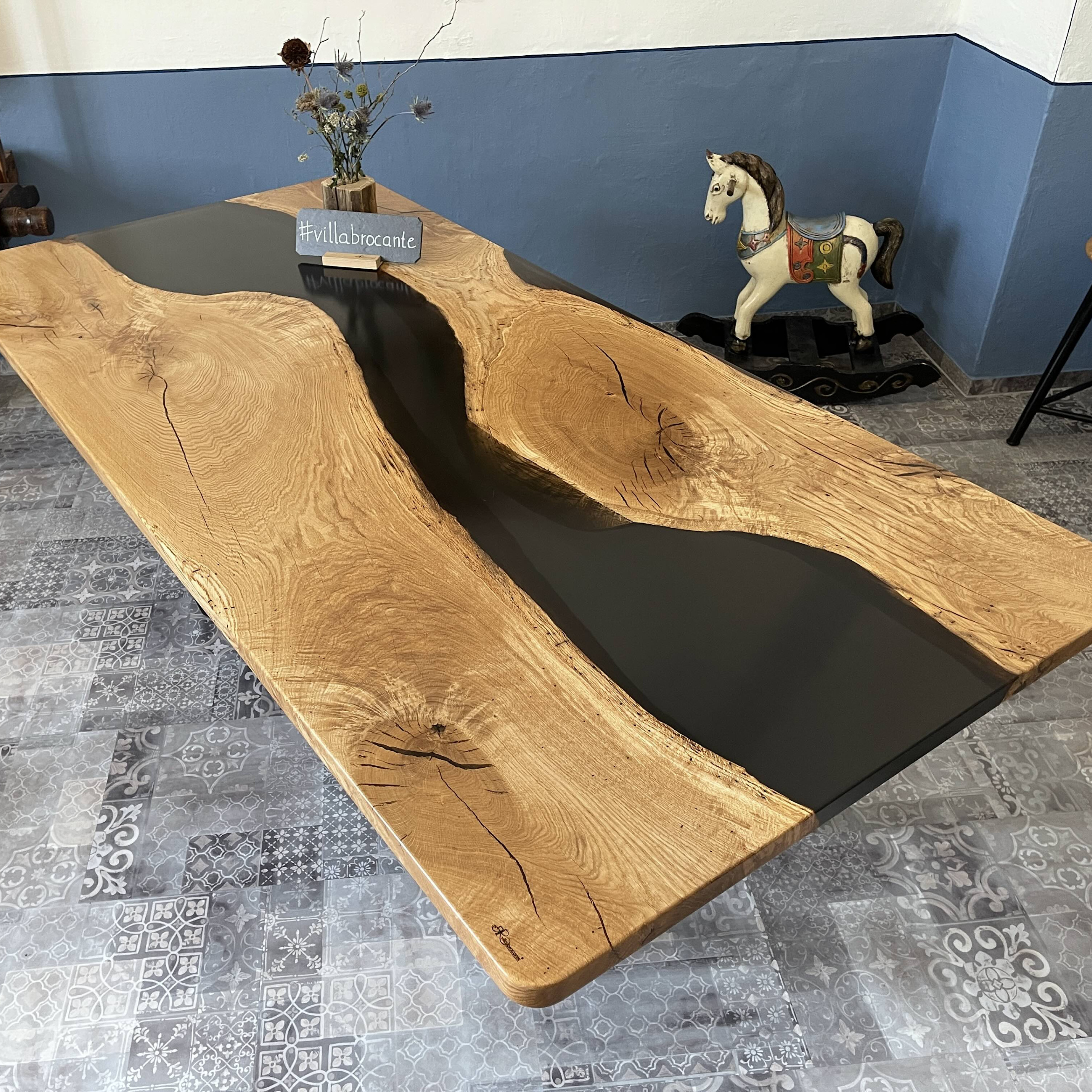 riesiger Esstisch massives Eichenholz Epoxidharz schwarz