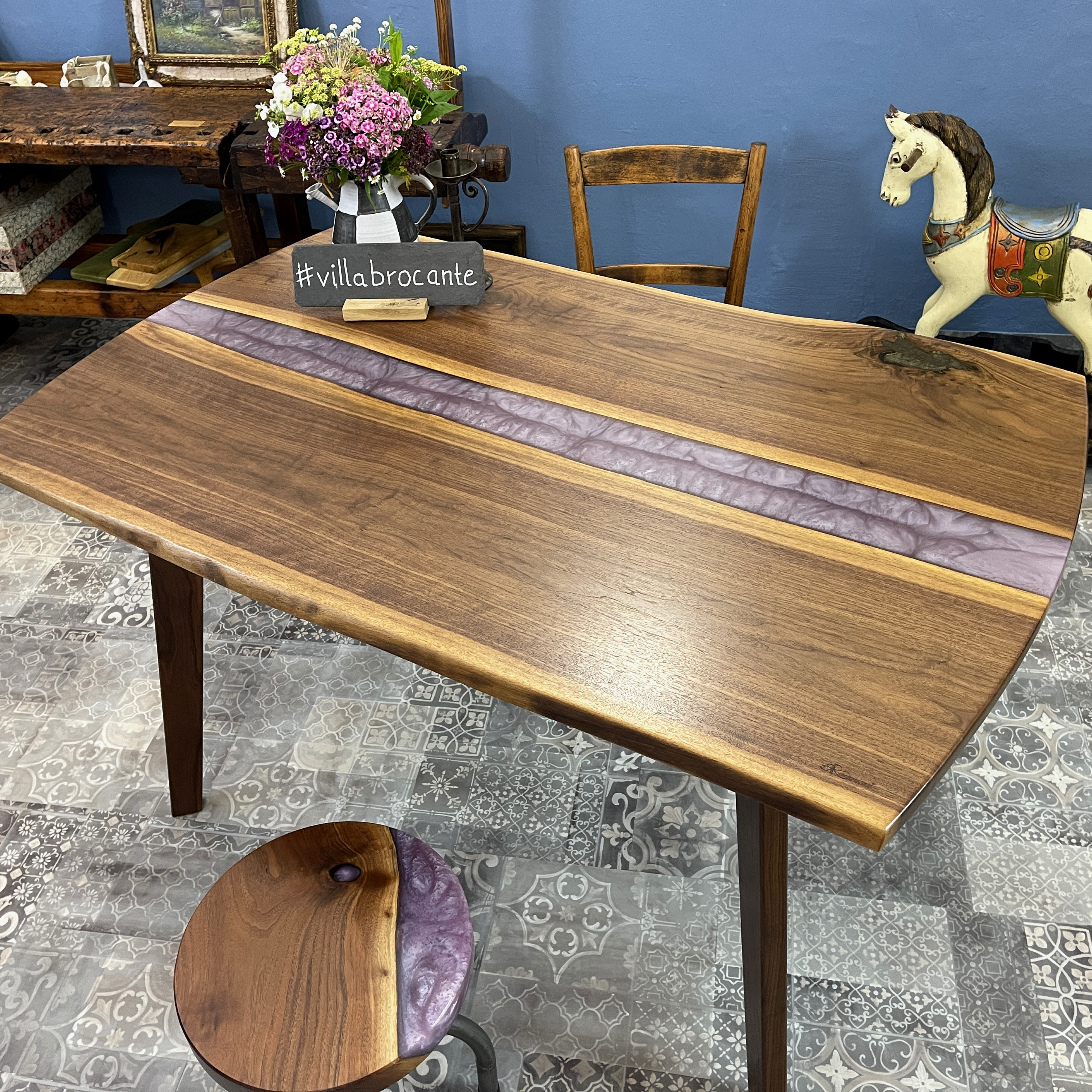 Schreibtisch Nussbaum Holz massiv Büro Möbel Leipzig lila