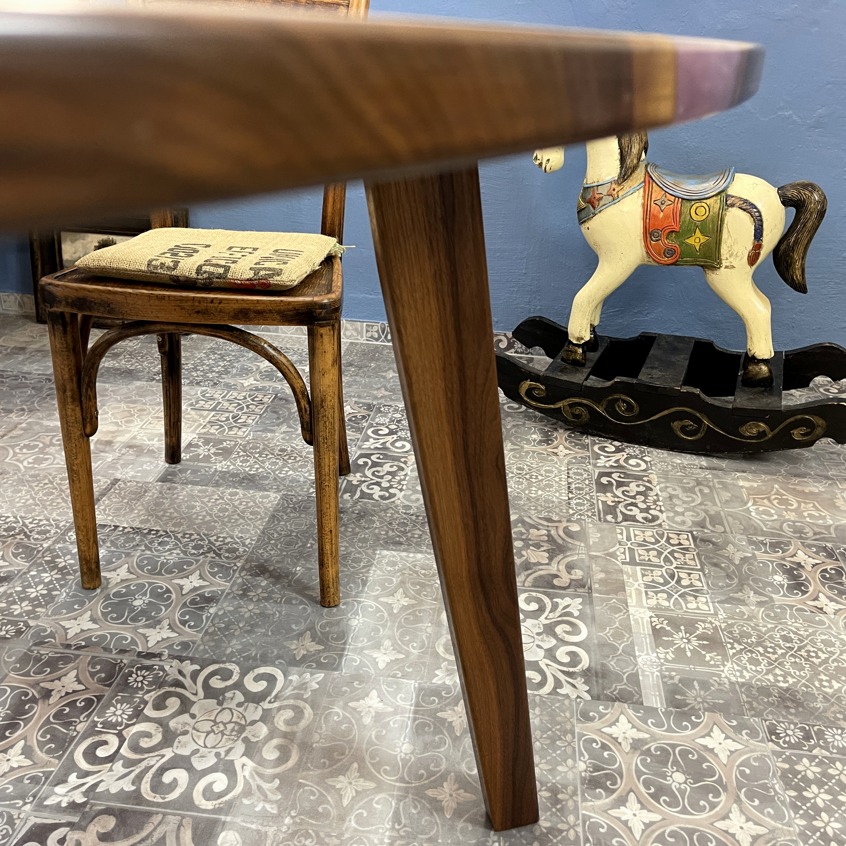 Schreibtisch modern Nussbaum Epoxy Unikat Handarbeit lila