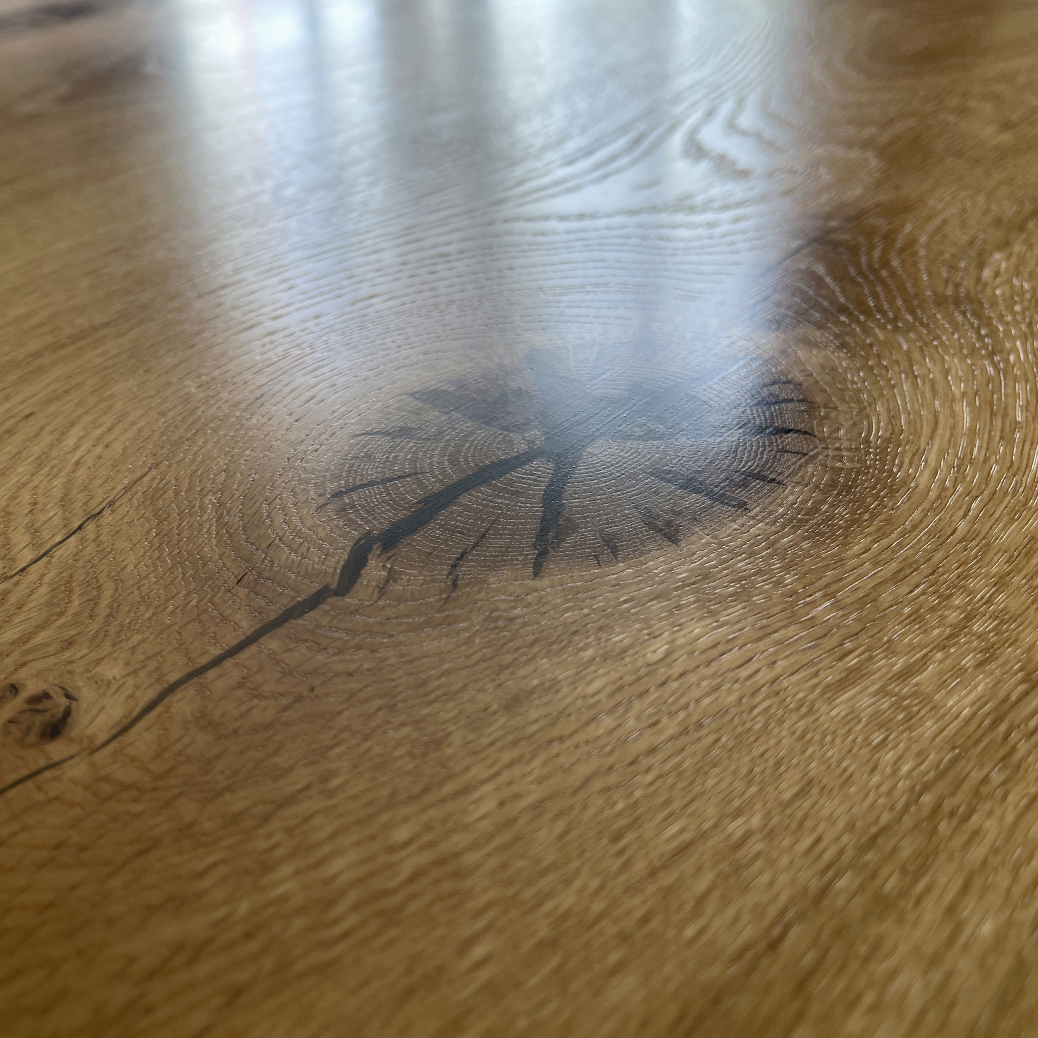 Esstisch rustikal Wildeiche massiv Holz Astloch Epoxidharz