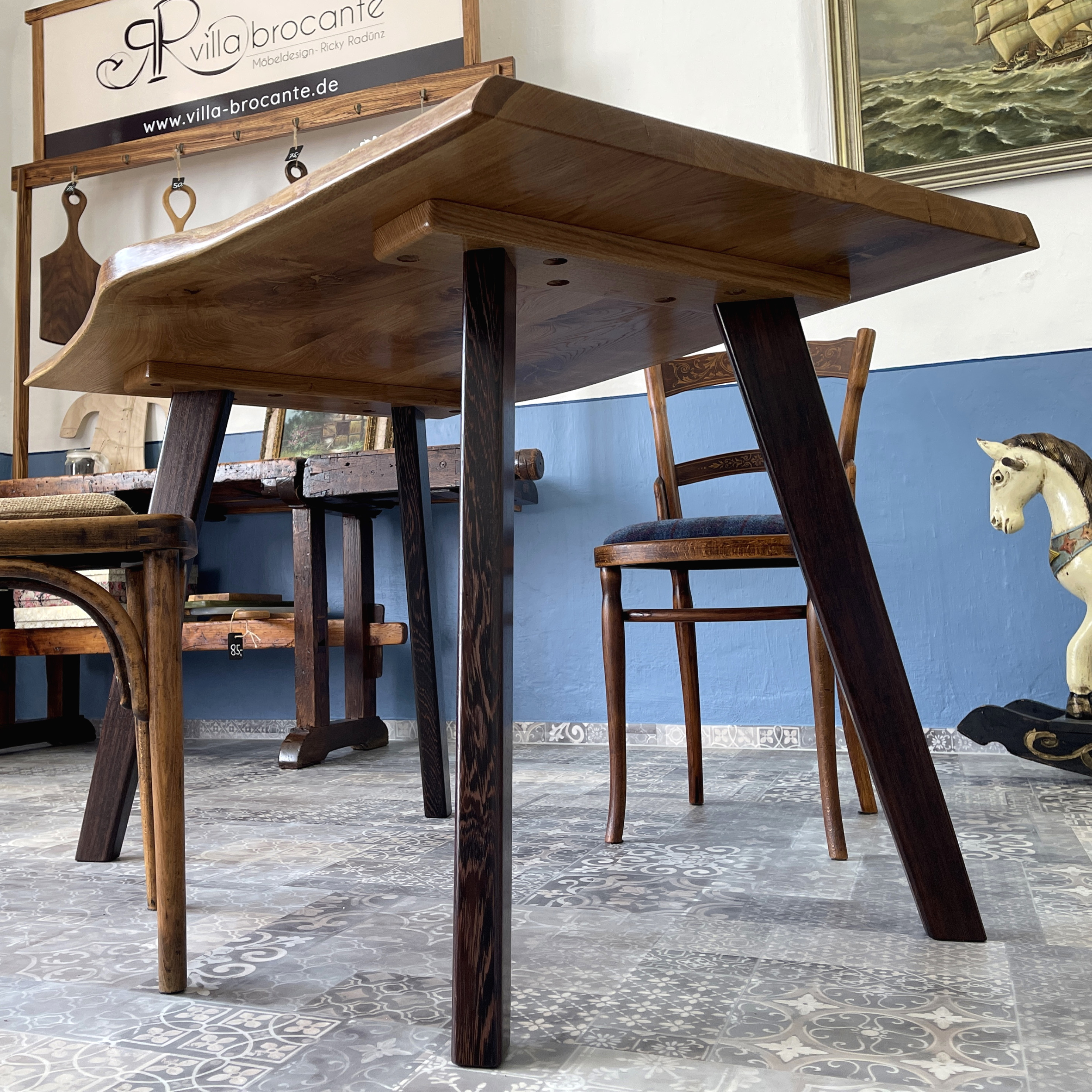 Esstisch schwarz modern Eiche massiv Holz Midcentury