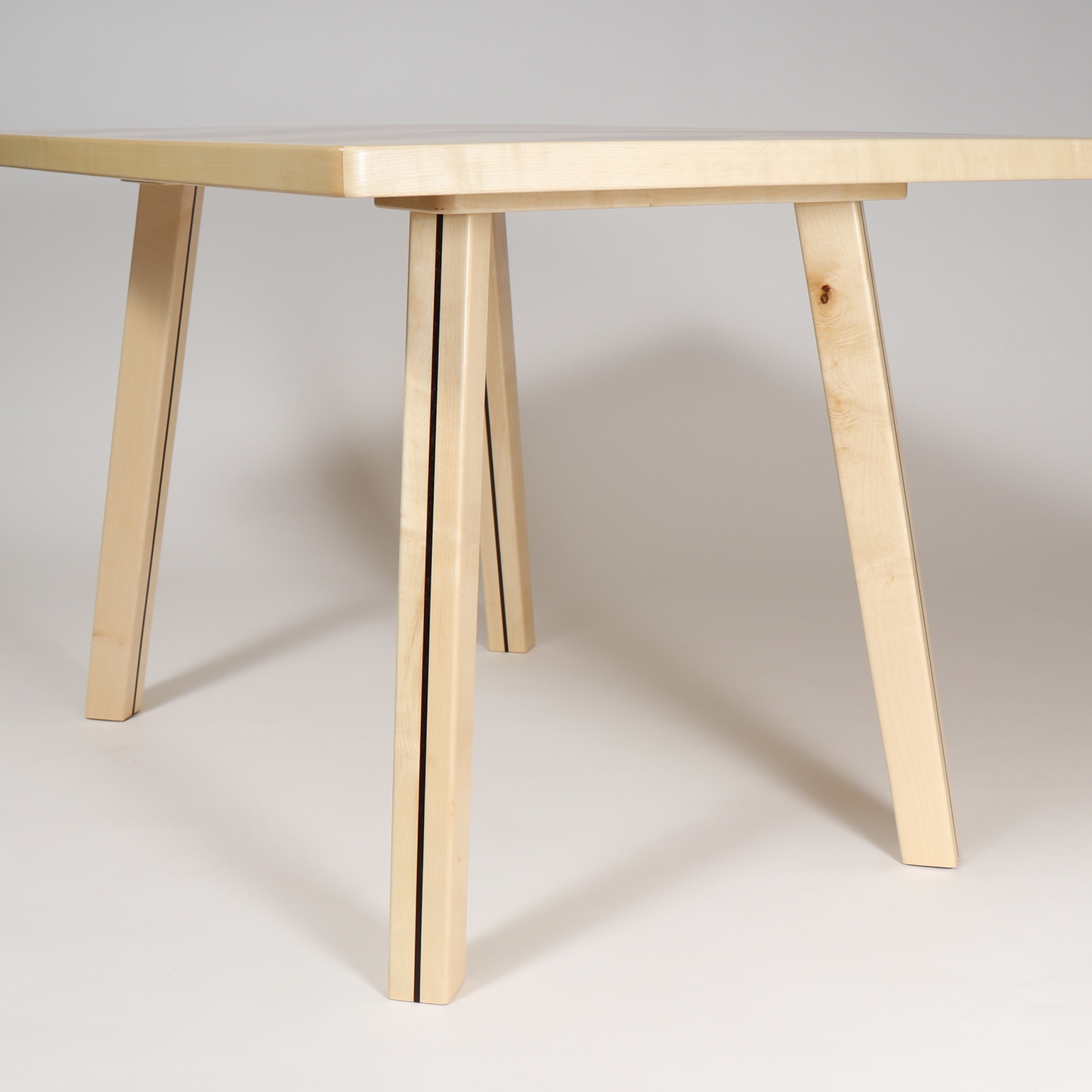 Esstisch weiß schwarz Design Schreibtisch Massivholz Unikat Ahorn