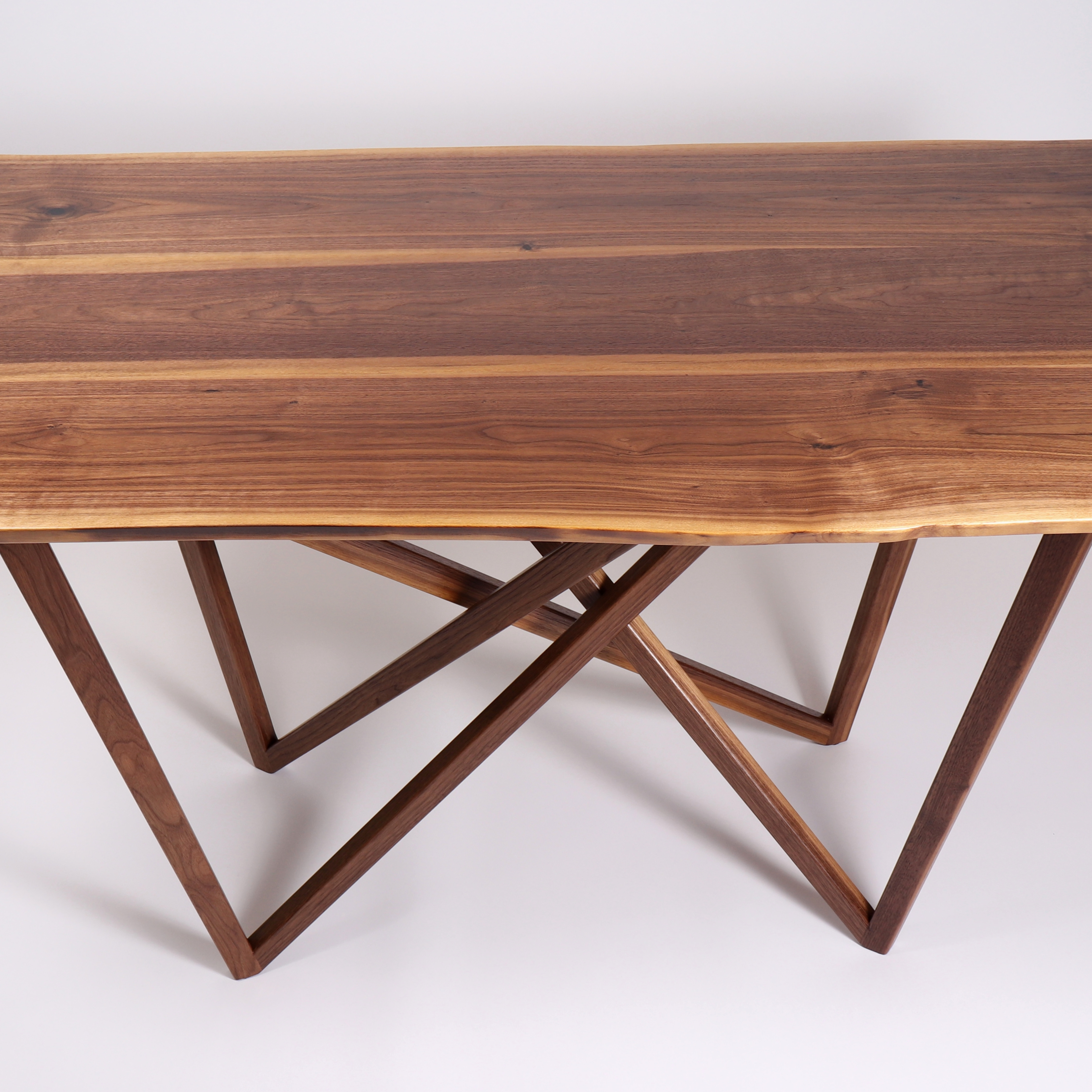 Esstisch Nussbaum Baumkante Massivholz Design Leipzig