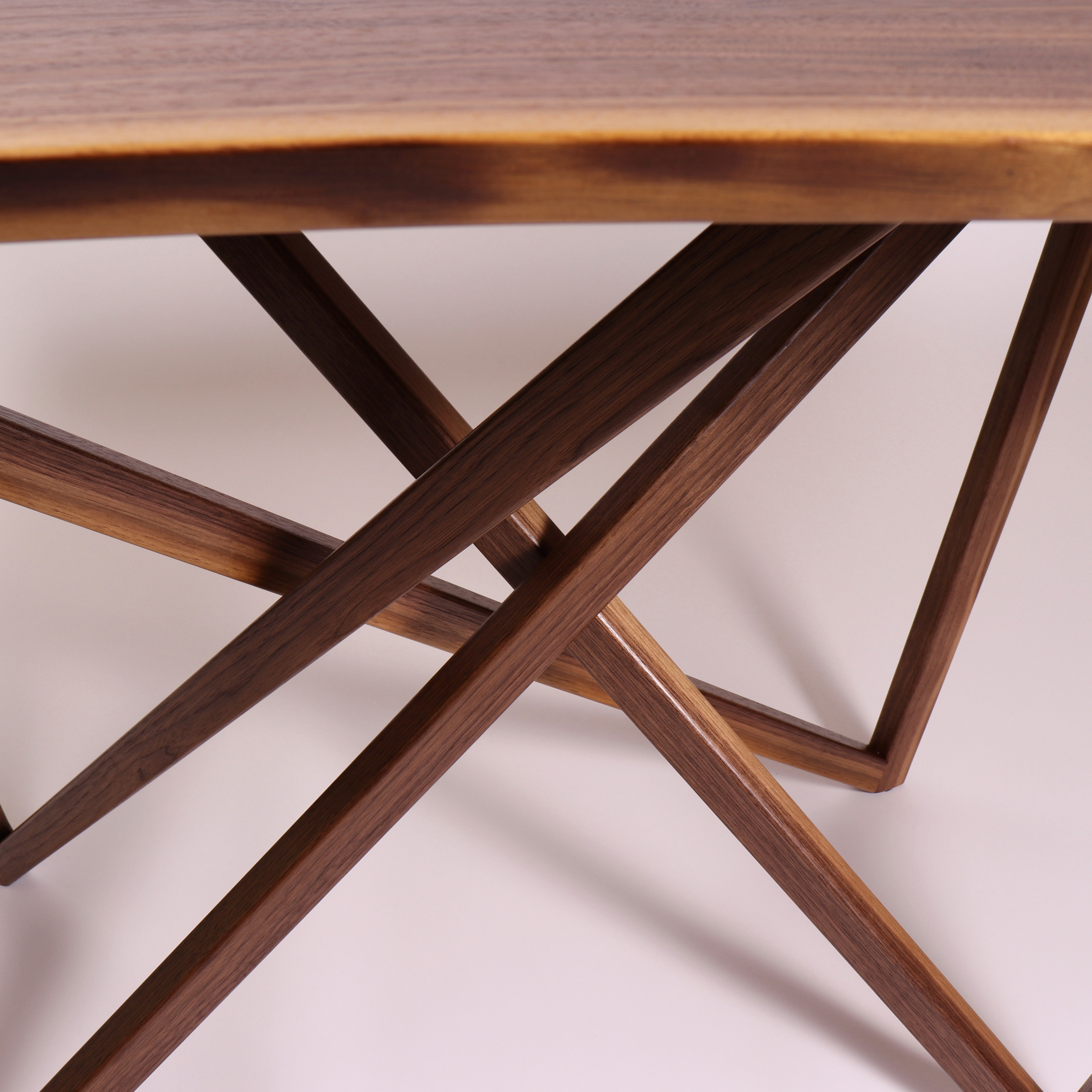 Esstisch Charakter individuell Design Massivholz