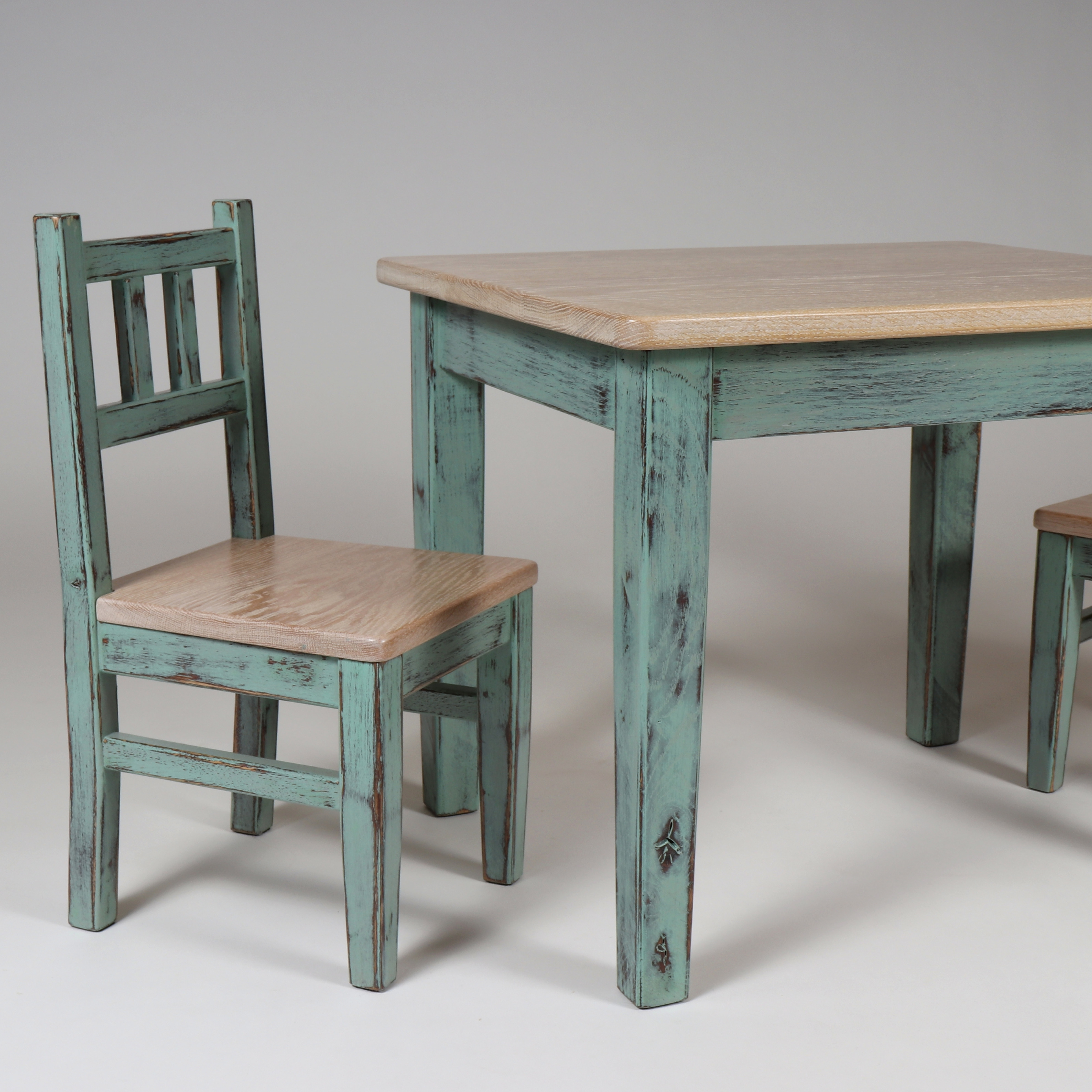 Kindertisch mit Stuhl shabby chic Stil Design Pastell grün weiß Vintage