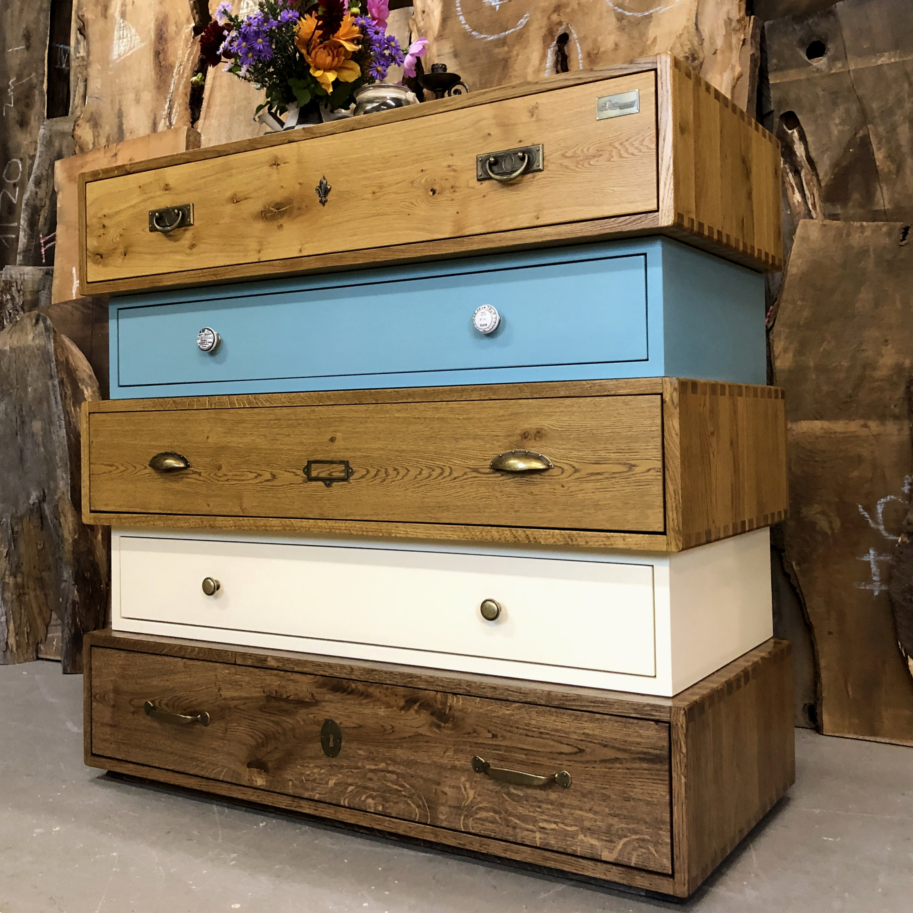 Kommode Sideboard in weiß blau und braun aus Massivholz Leipzig Design