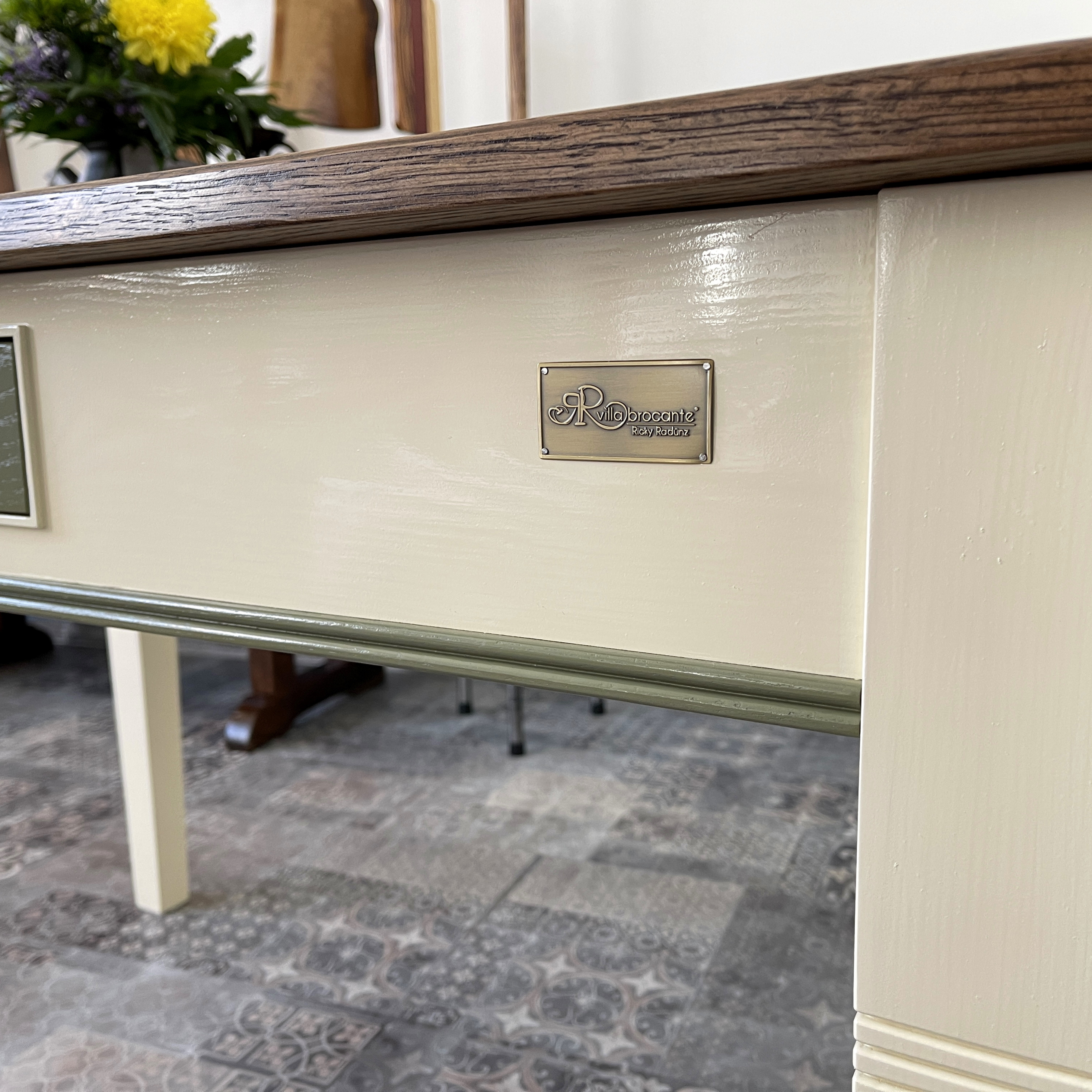 Küchentisch beige antik vintage Landhaus Stil Massivholz