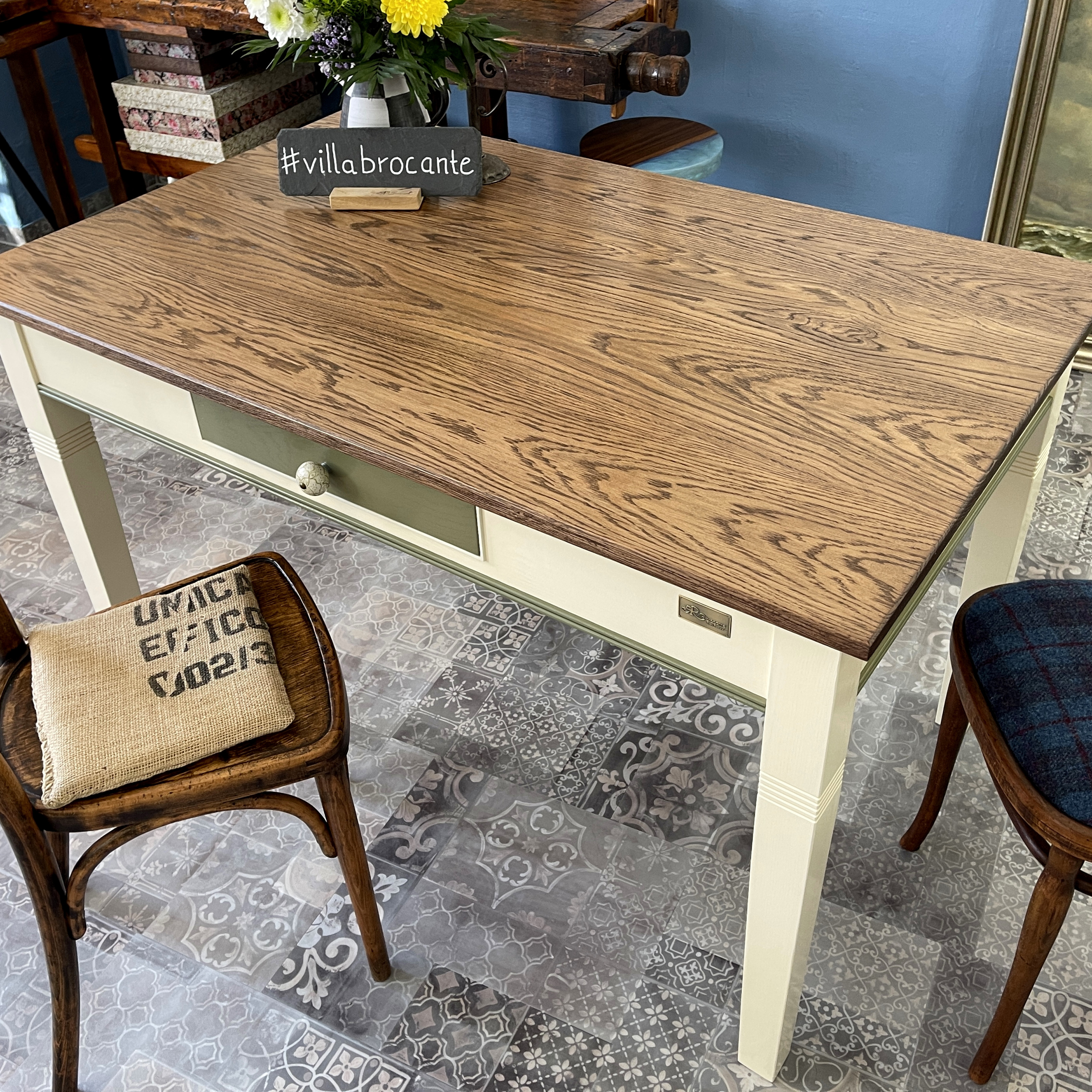 Küchentisch Massivholz grün creme Landhausstil