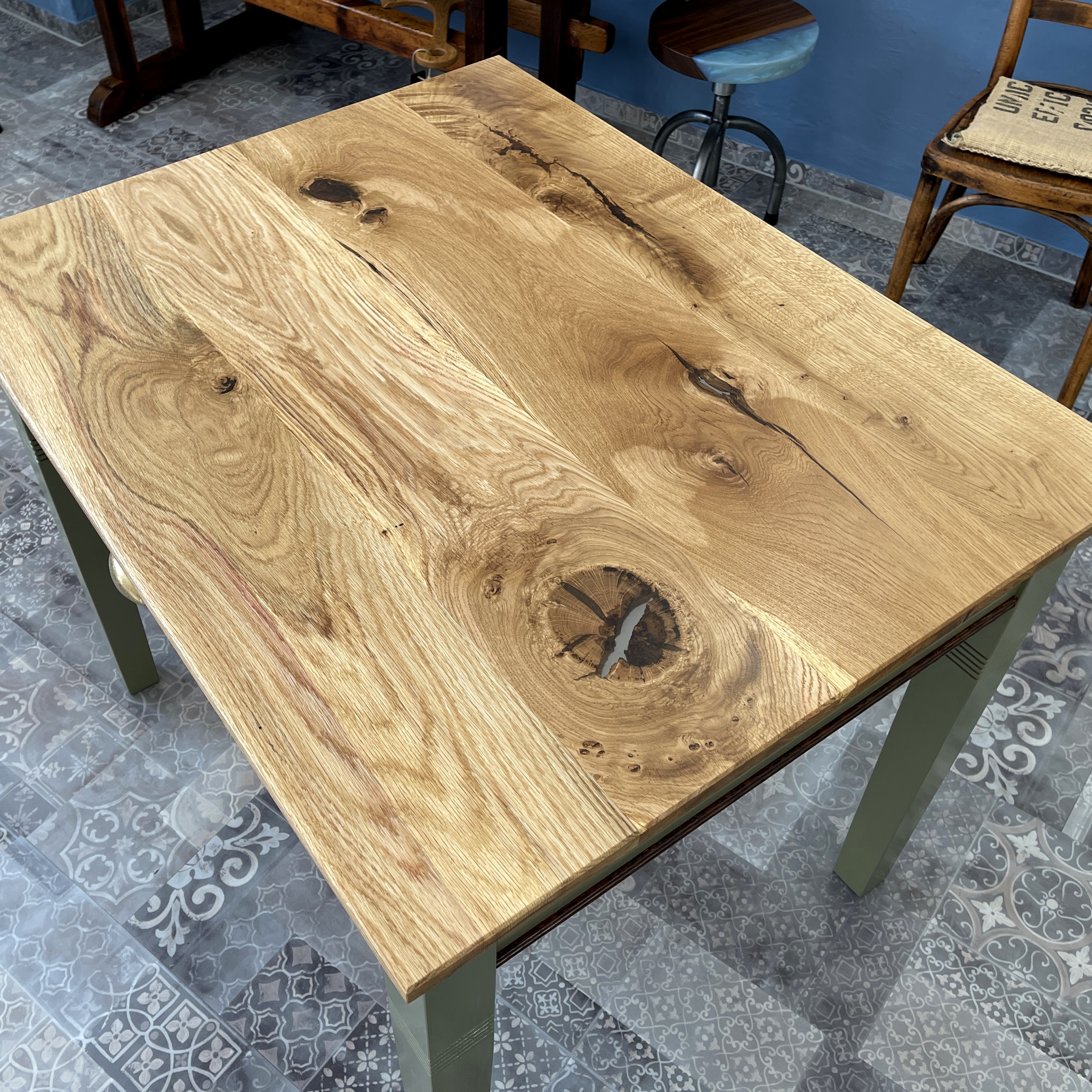 Küchentisch rustikal Wildeiche individuell Holz massiv Landhaus Stil