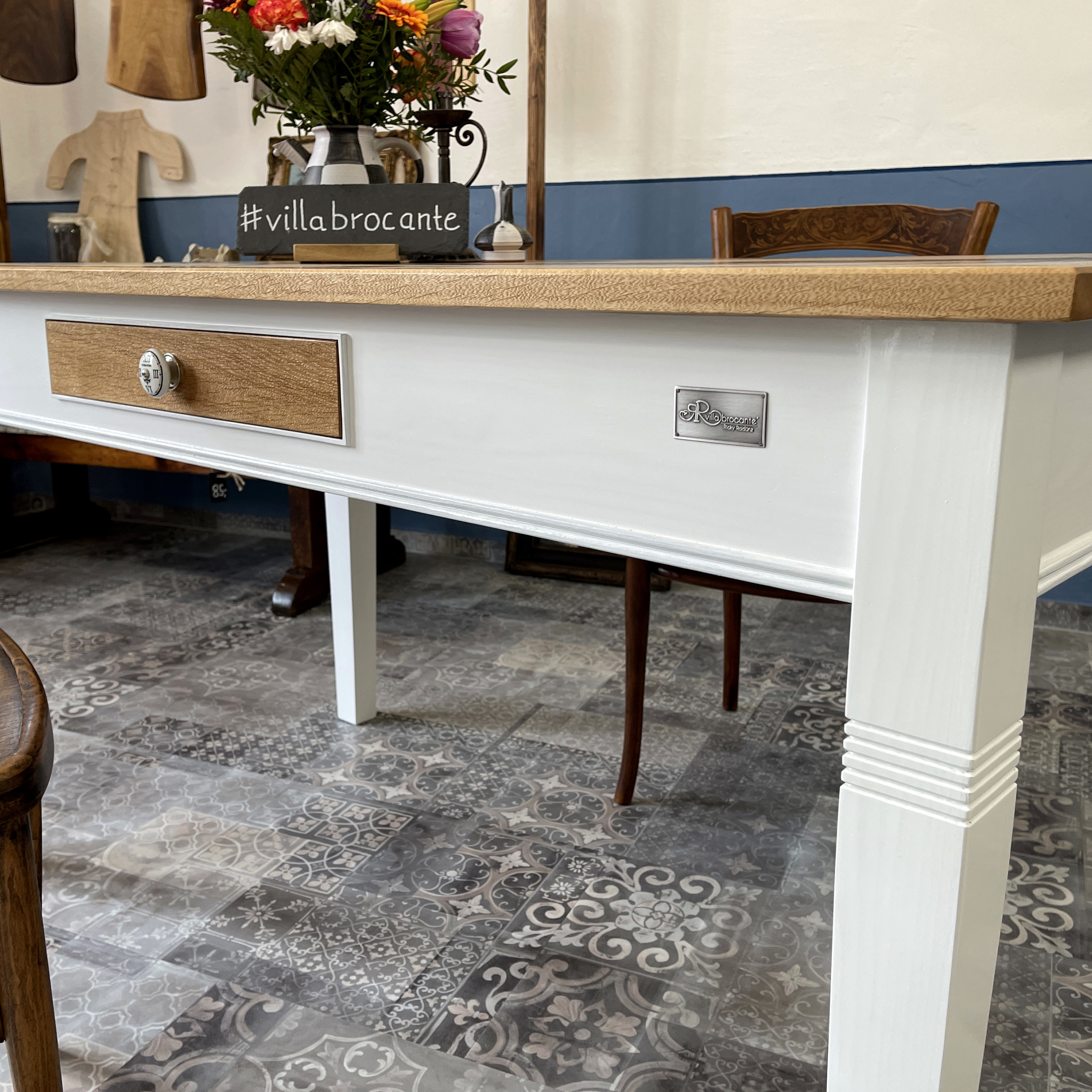 Küchentisch Landhausstil Massivholz antik Schublade