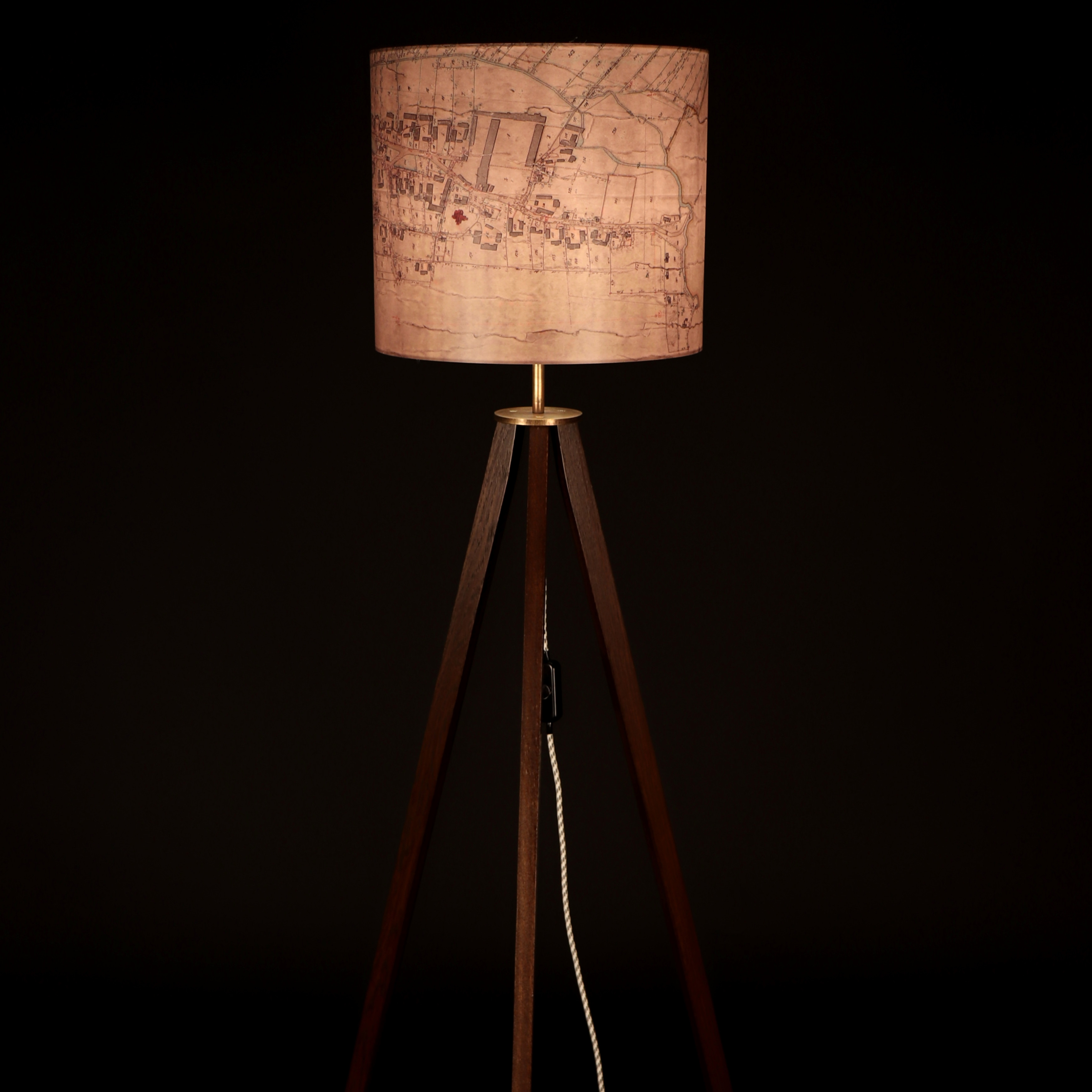 Tripod Stehlampe Holz Dreibein Messing Vintage Eiche antik Leipzig