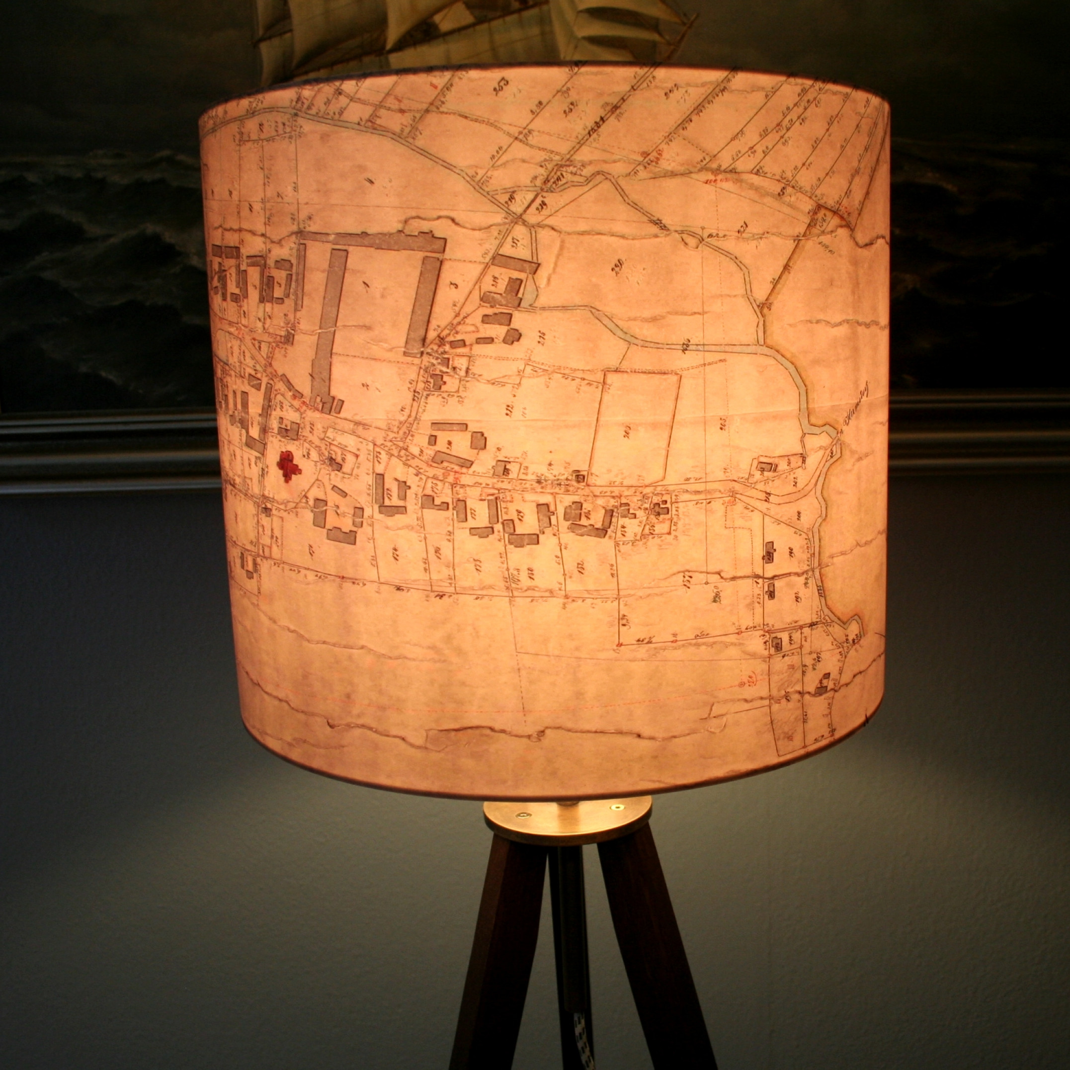 Stehlampe Holz Messing Leipzig antik Vintage Karte Design