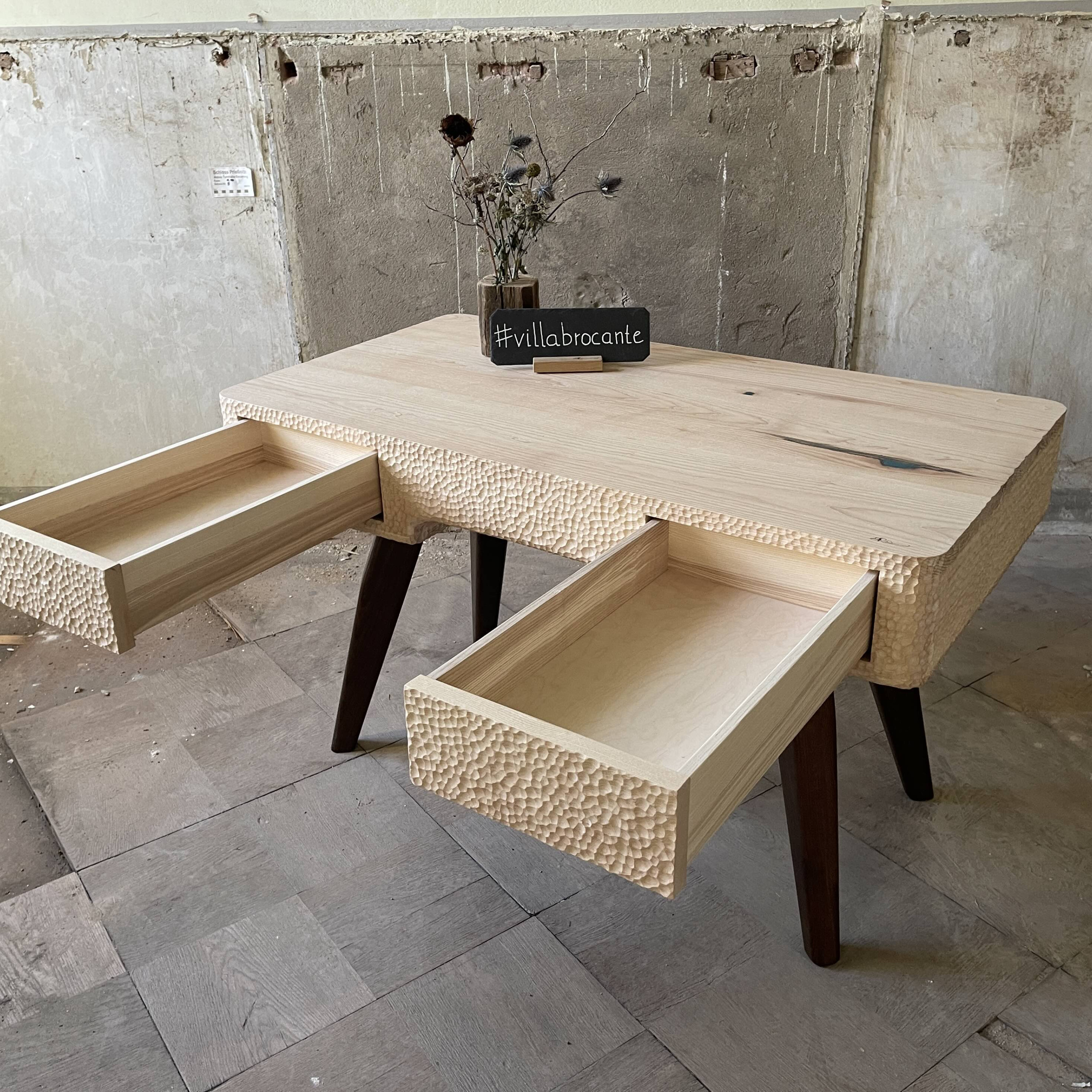 Schreibtisch Massanfertigung Einzelstück extravagant Stil