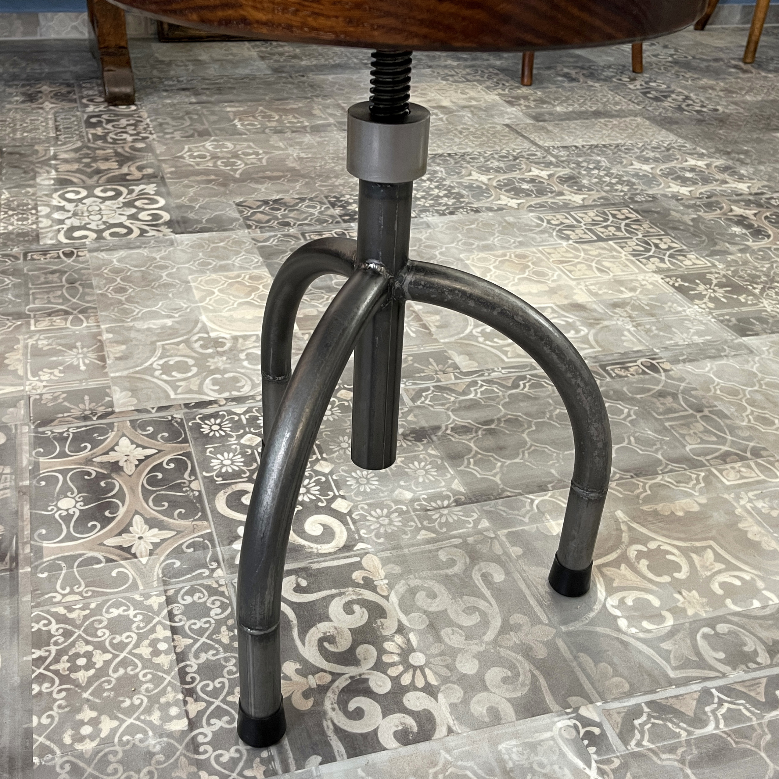 Arzthocker tripod Stahl Dreibein drehbar höhenverstellbar Holz Bauhaus
