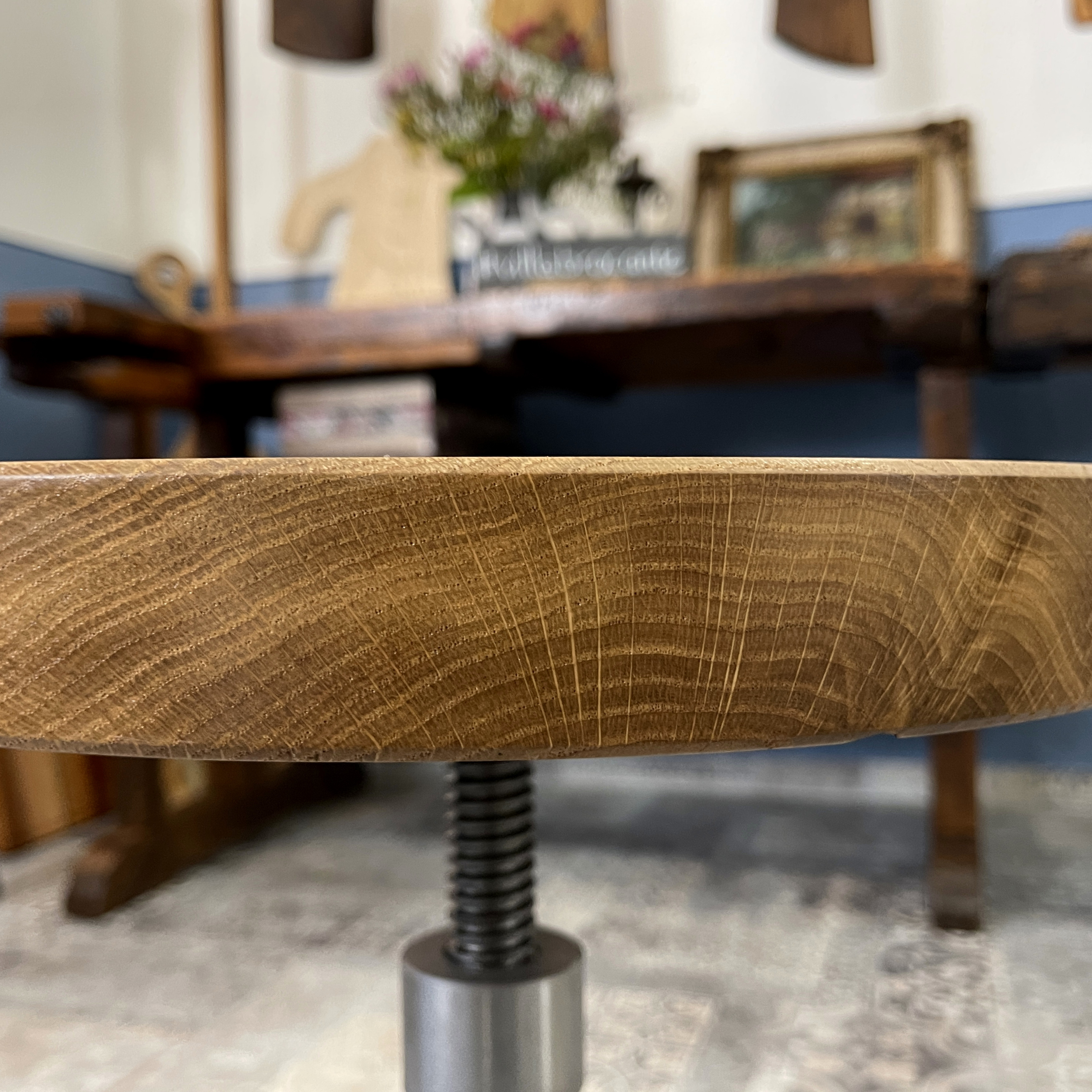 Arzthocker rund drehbar höhenverstellbar massiv Holz Eiche Leipzig
