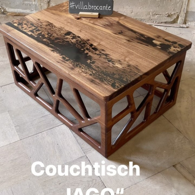 new „Thora“ coming soon, grab it; sooo unique!!!
#villabrocante #couchtisch #epoxidharztisch #epoxidharzdesign #epoxyartwork #coffeetable #frohburg #leipzigart #leipzig